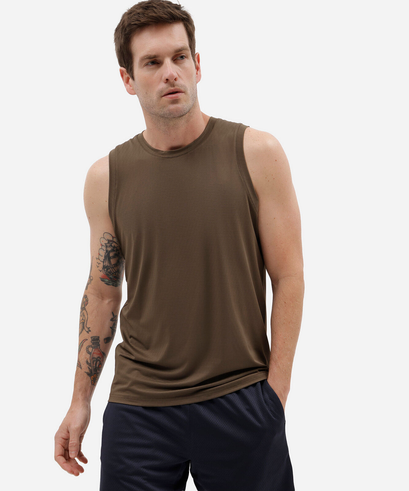 regata masculina esportiva texturizada marrom