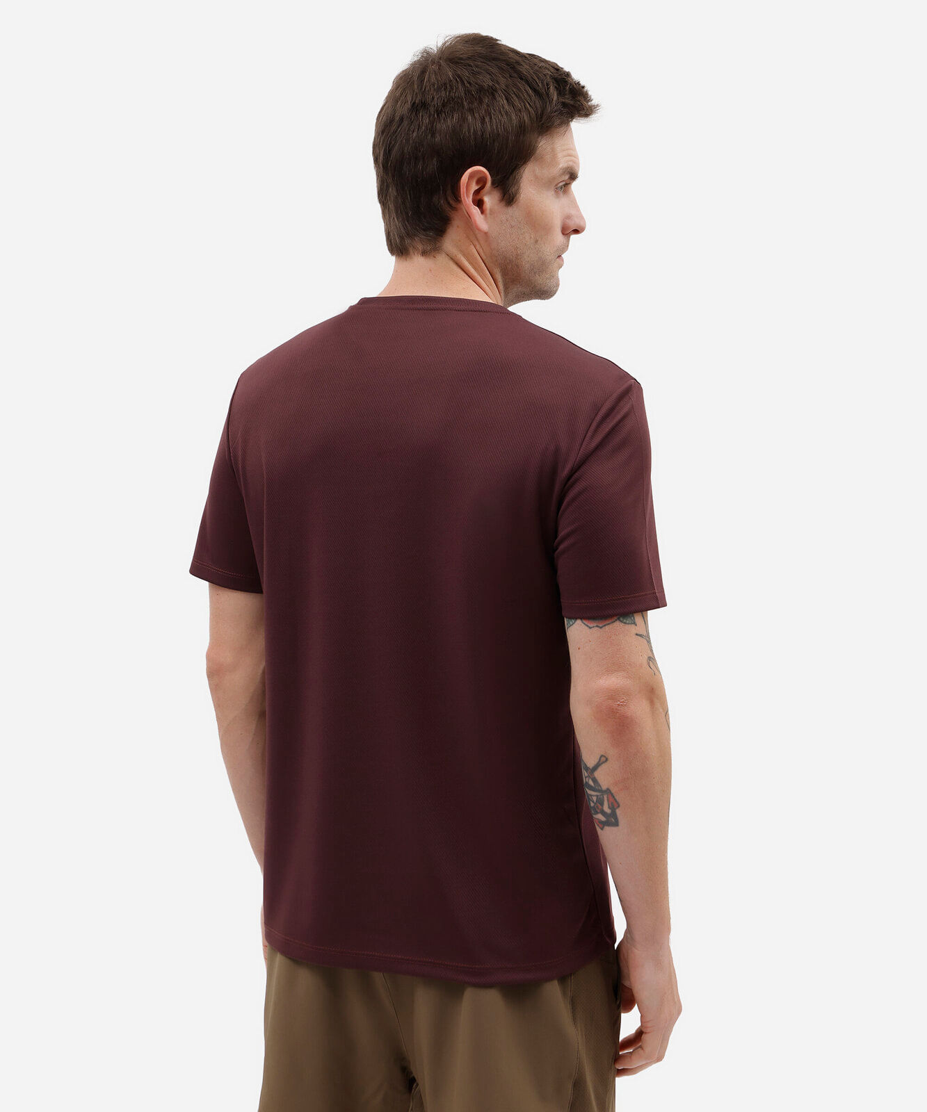 camiseta esportiva masculina manga curta estampada vinho