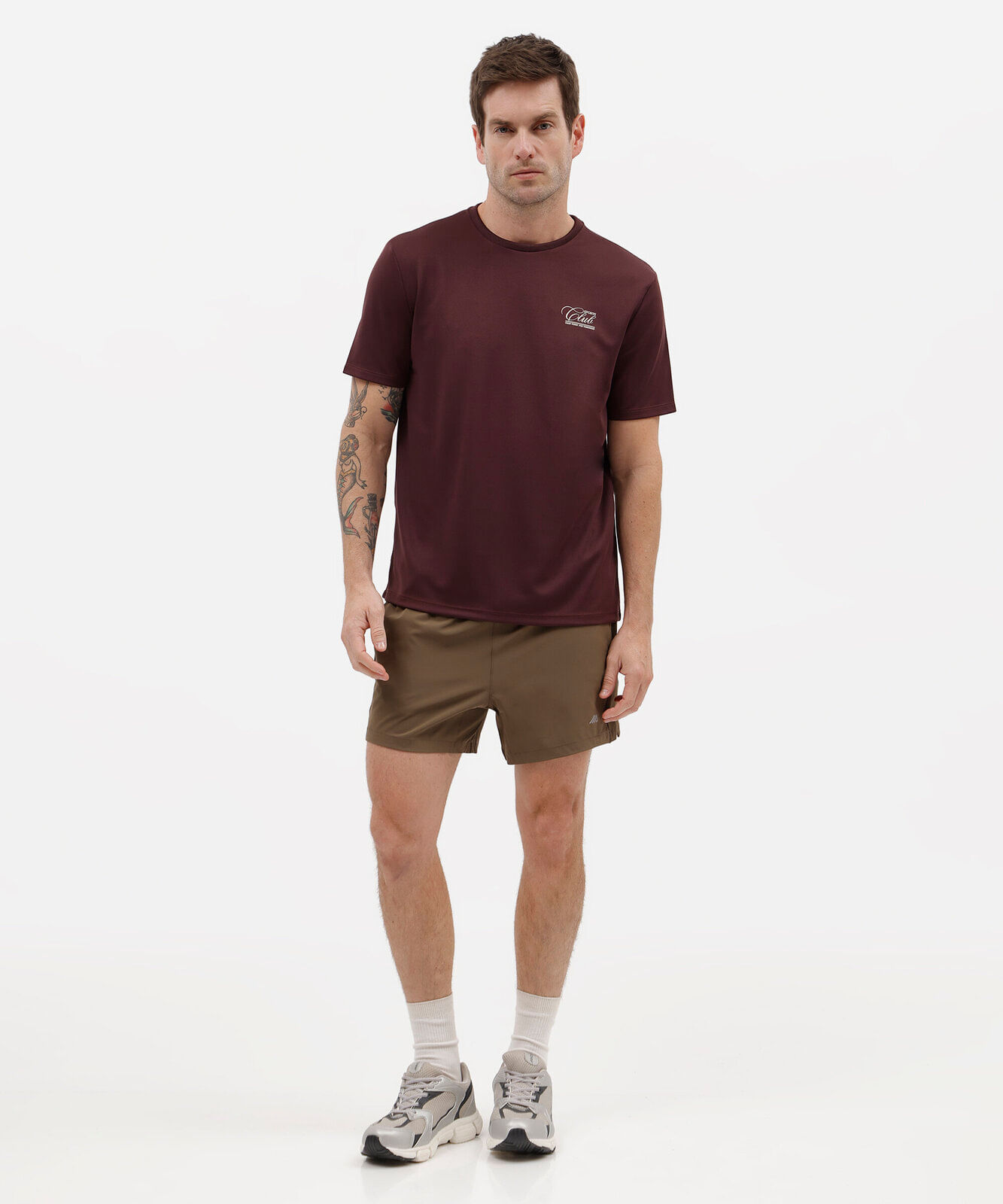 camiseta esportiva masculina manga curta estampada vinho