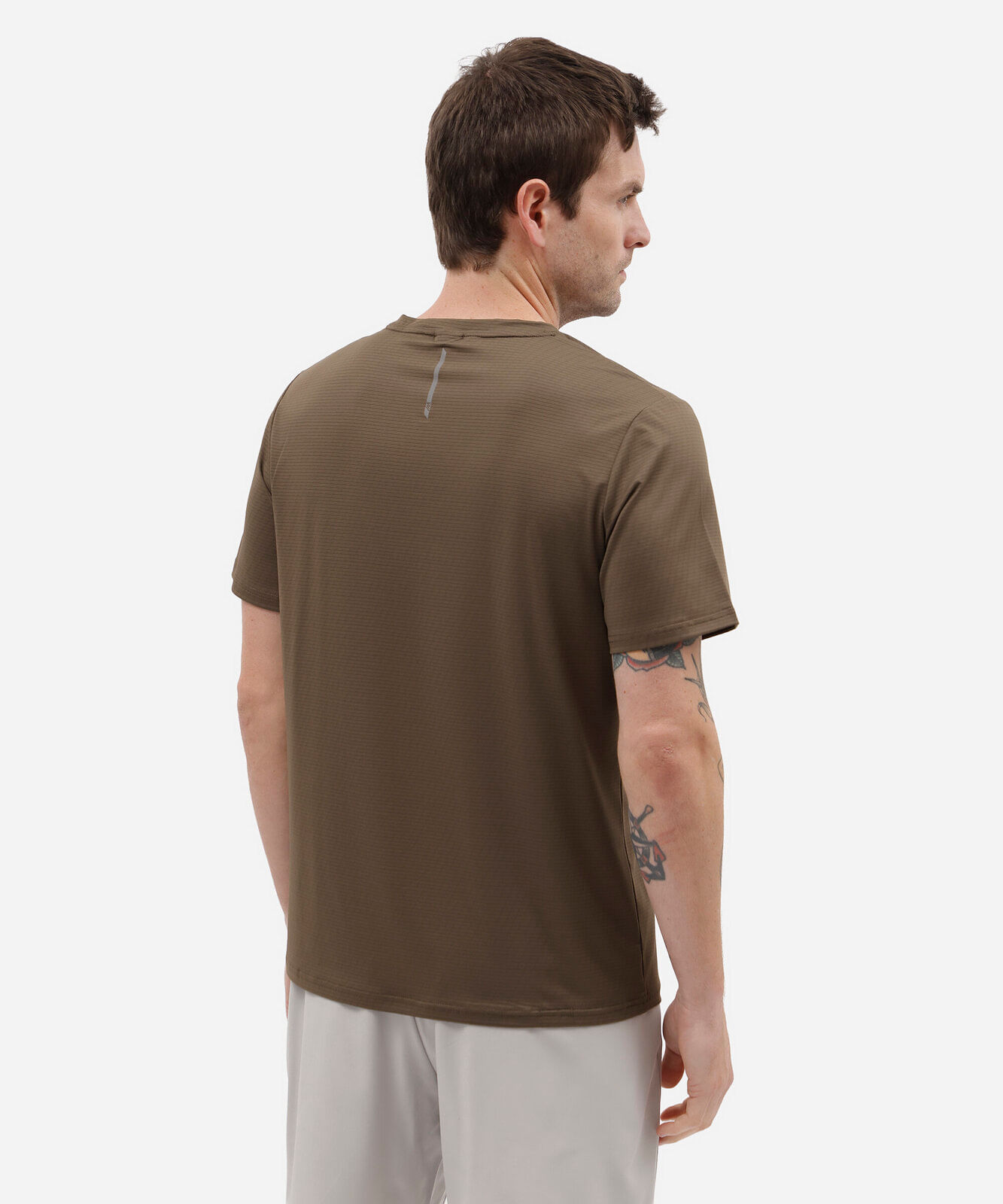 camiseta esportiva masculina manga curta texturizada marrom