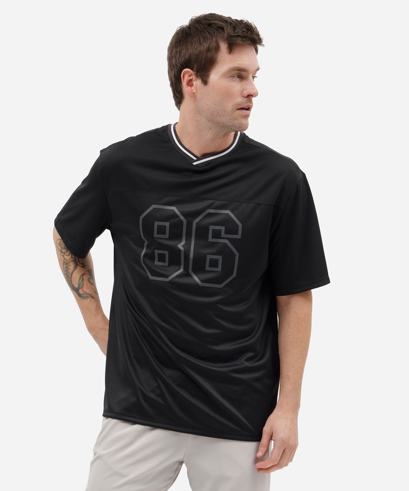 camiseta oversized masculina esportiva estampada preta