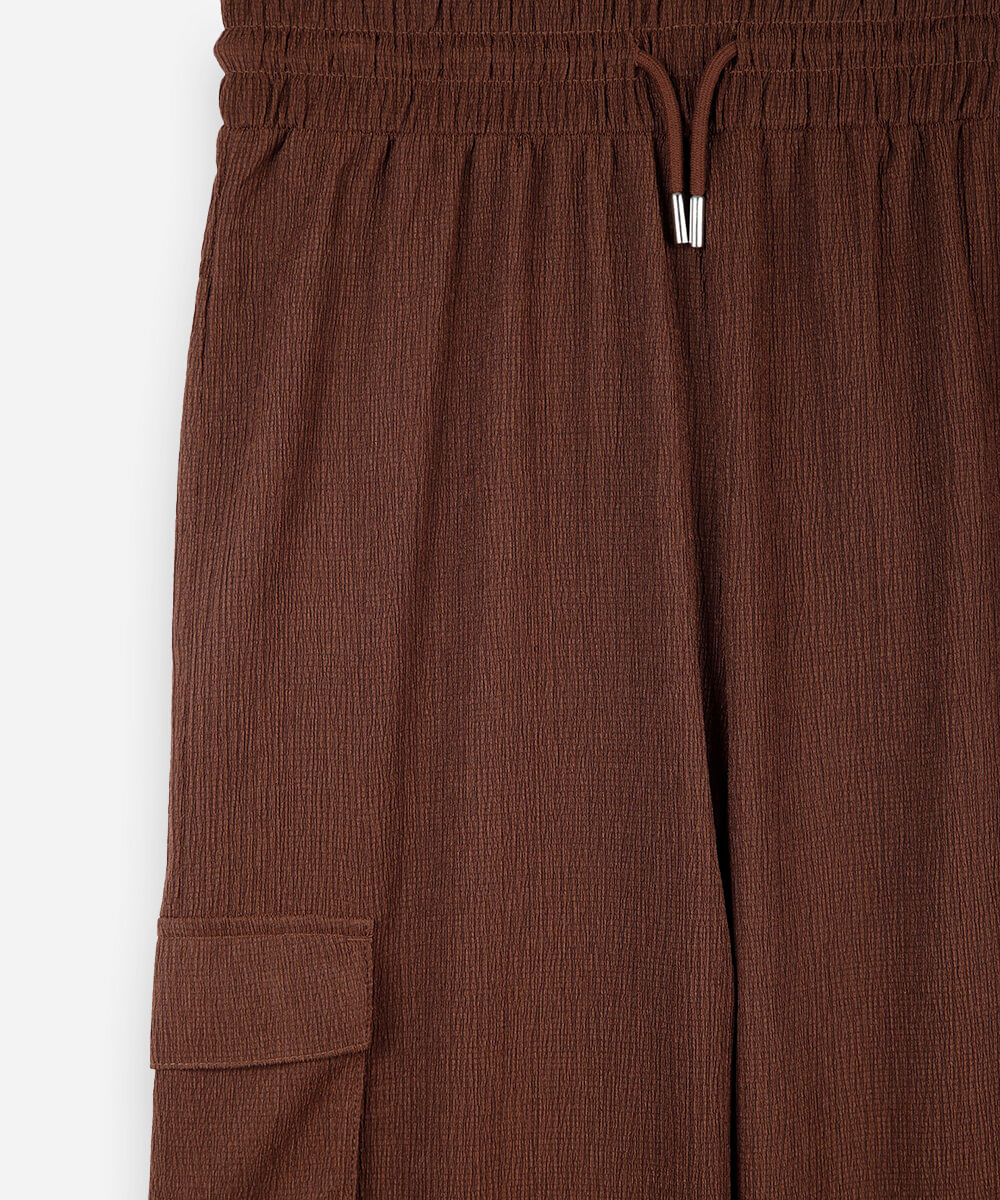 calça juvenil cargo wide leg texturizada marrom