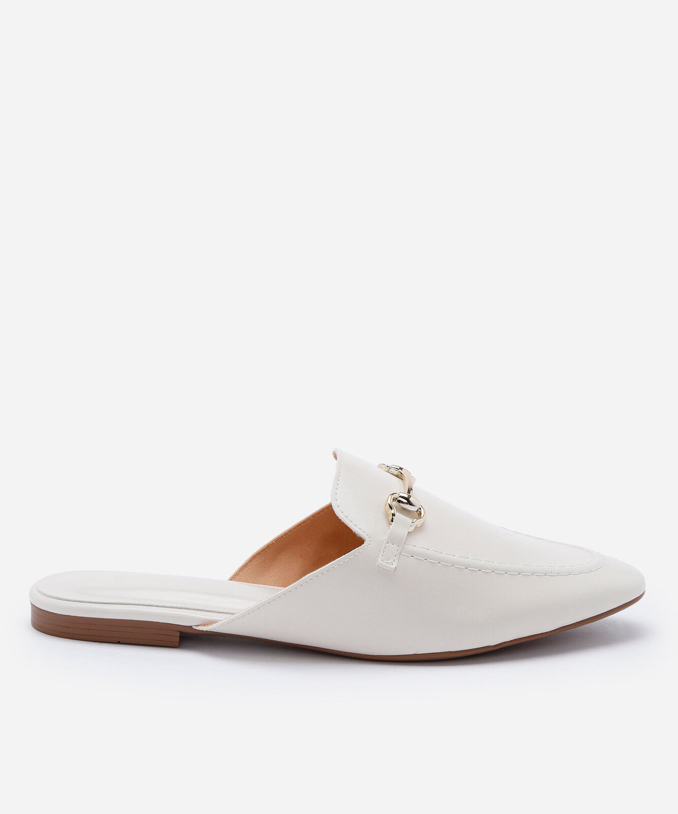 mule feminino flat com detalhe metálico  off white