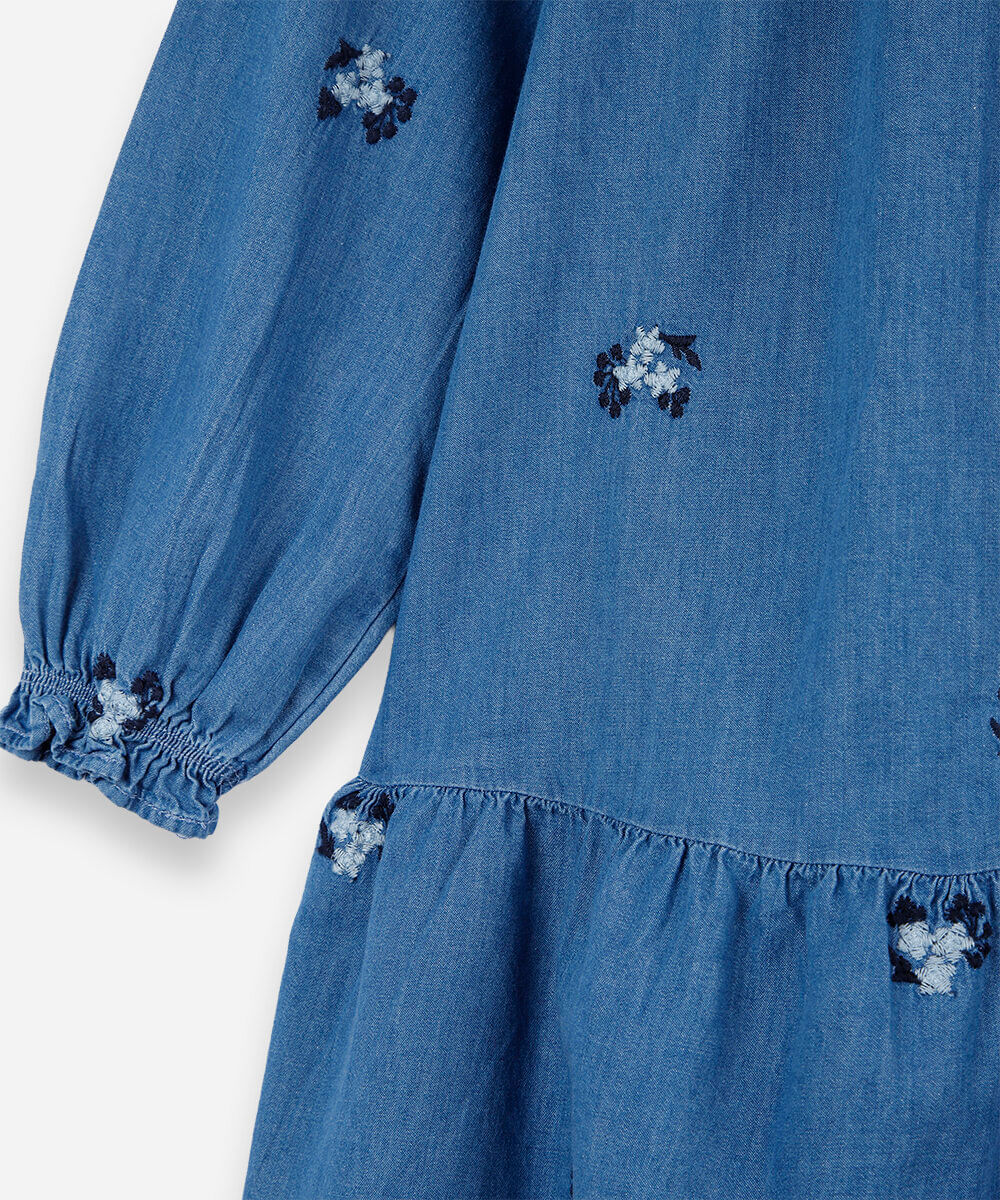 vestido infantil jeans manga longa com babado e bordado floral azul