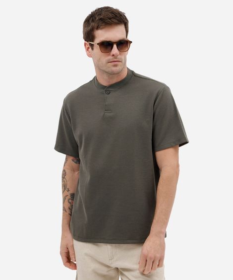 camiseta masculina com algodão manga gola henley texturizada verde