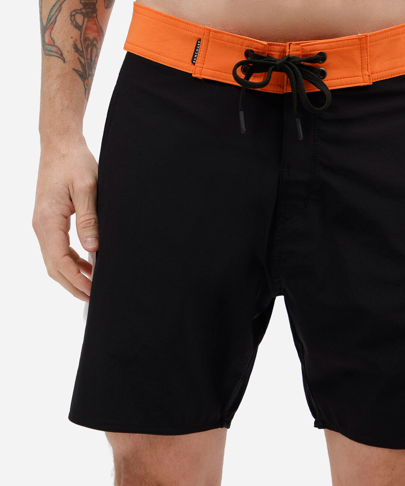 short boardshort masculino com recorte laranja
