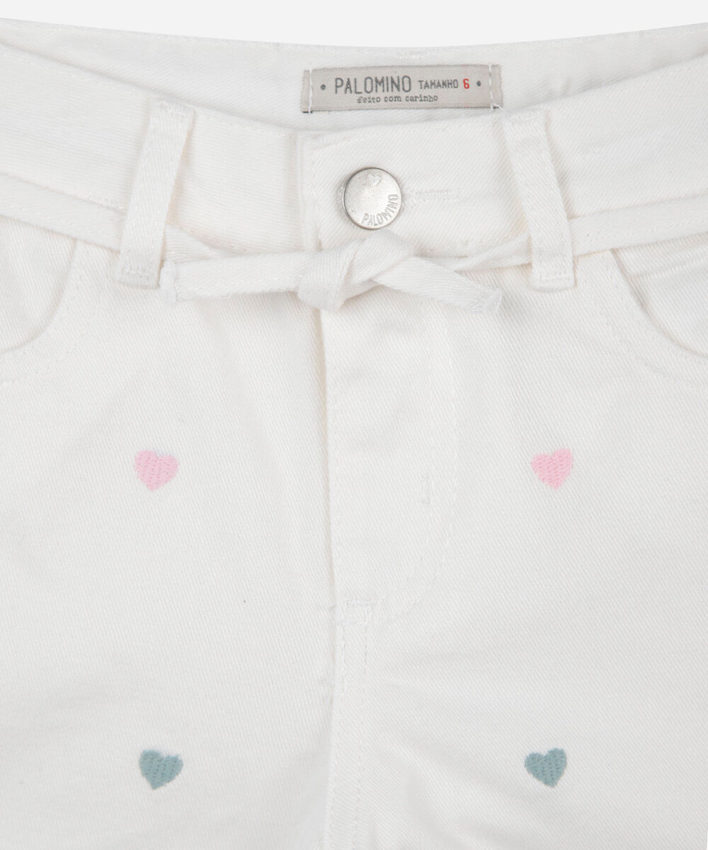 short infantil de sarja com cordão bordado corações off white