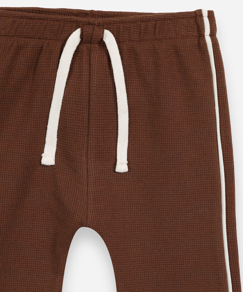 calça jogger infantil de algodão com nervuras texturizada marrom