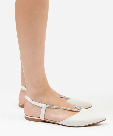 sapatilha feminina de bico fino com tira de strass e fechamento no tornozelo off white