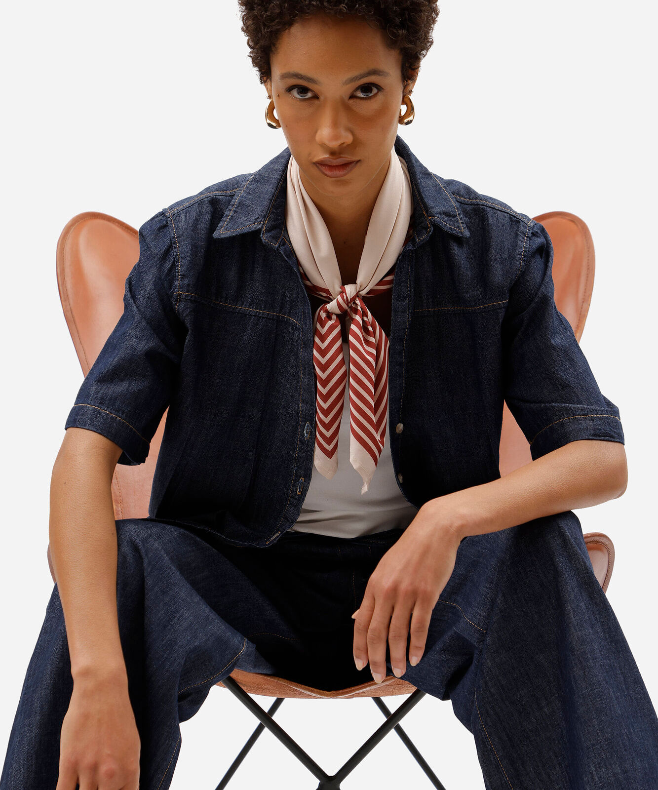 camisa feminina jeans manga curta com pregas azul
