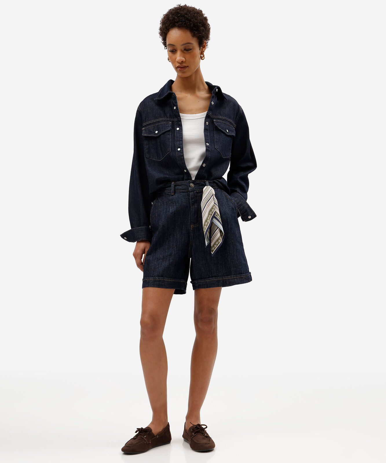 bermuda feminina jeans cintura alta com lenço azul