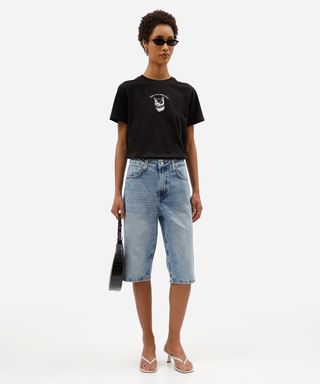 camiseta feminina de algodão manga curta estampada preta