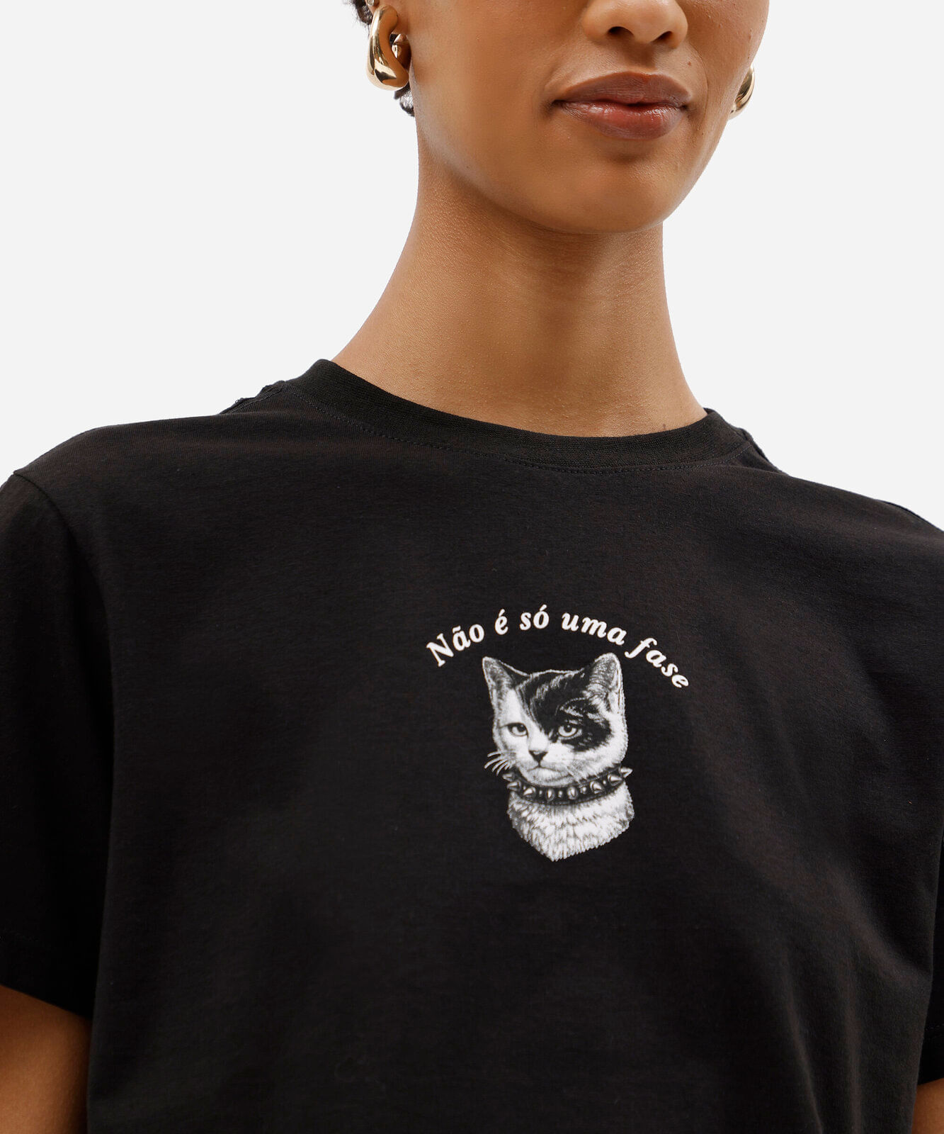 camiseta feminina de algodão manga curta estampada preta