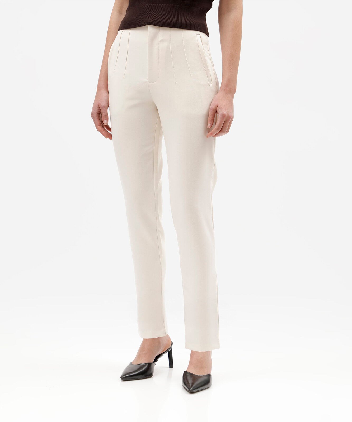 calça de alfaiataria reta feminina com pences off white