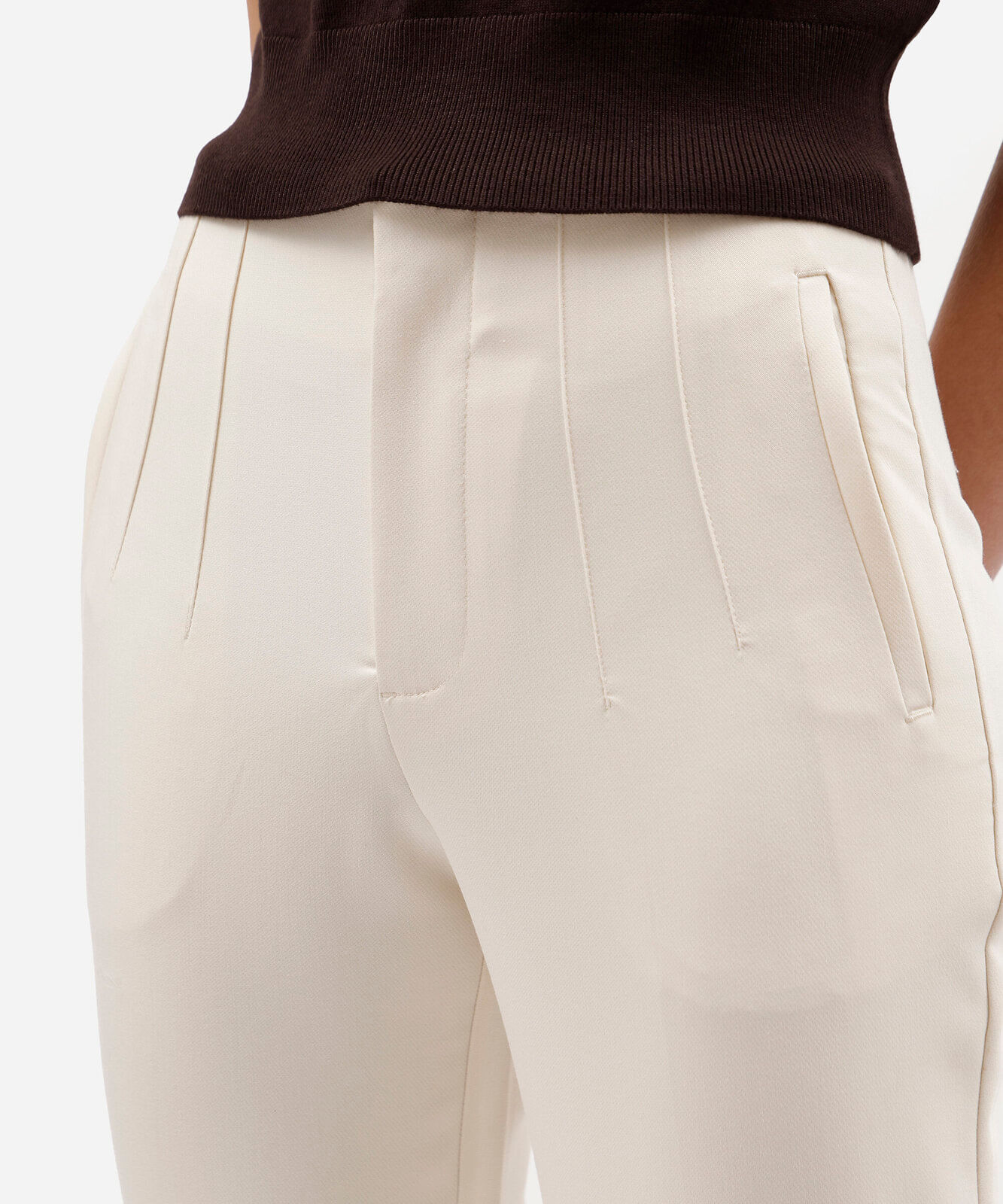 calça de alfaiataria reta feminina com pences off white