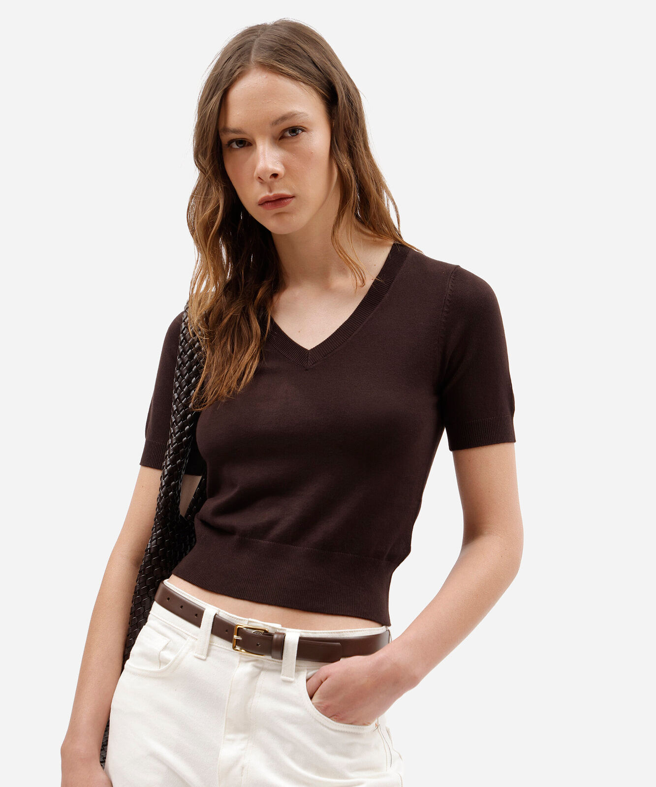 blusa cropped feminina de tricot decote v manga curta marrom