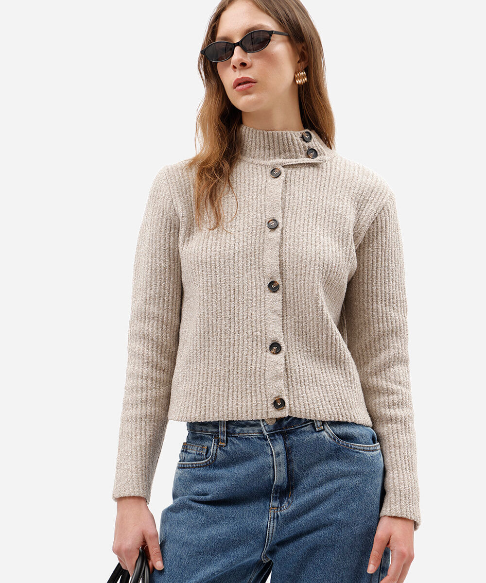 casaco feminino de tricot gola alta canelado bege