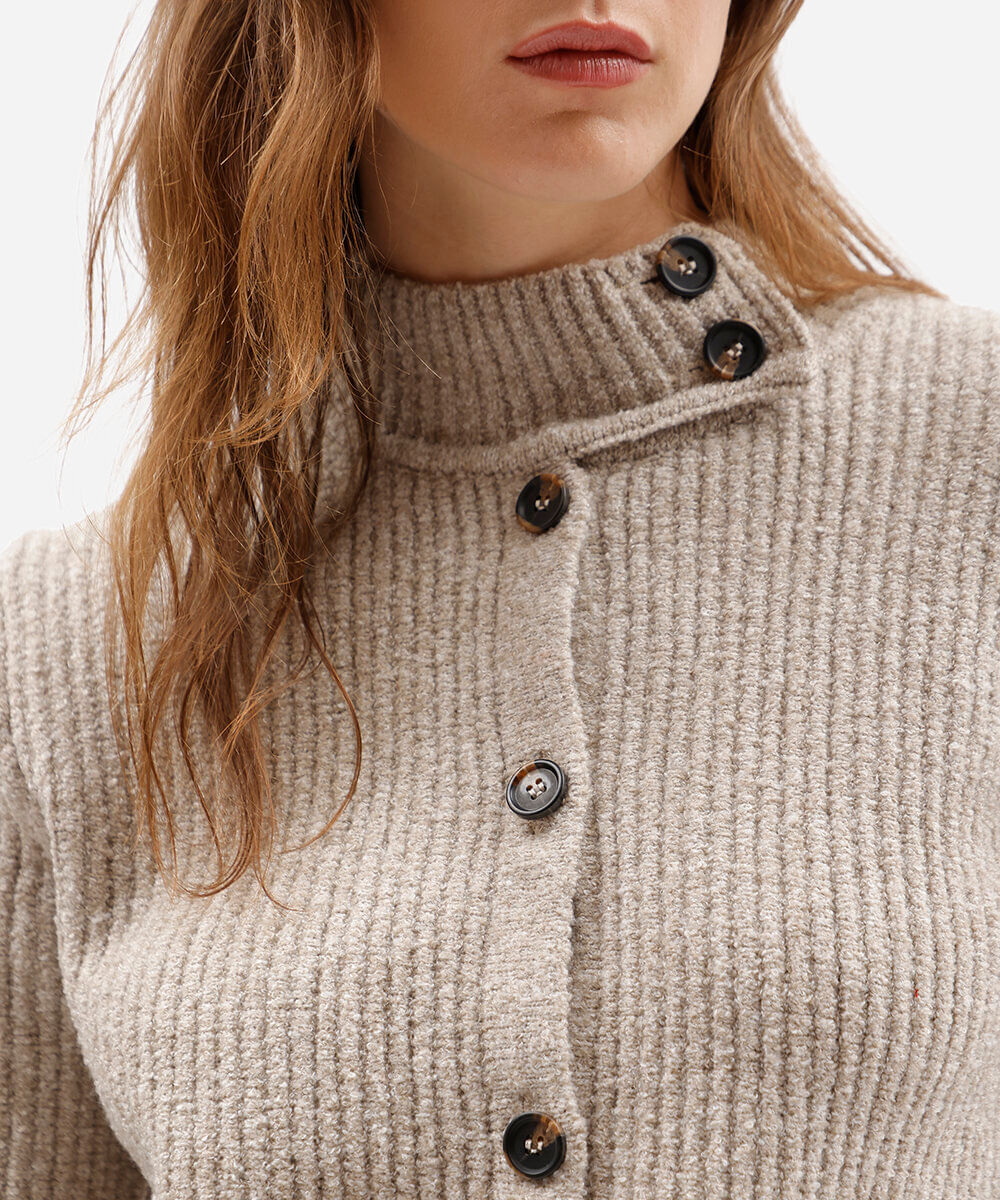 casaco feminino de tricot gola alta canelado bege