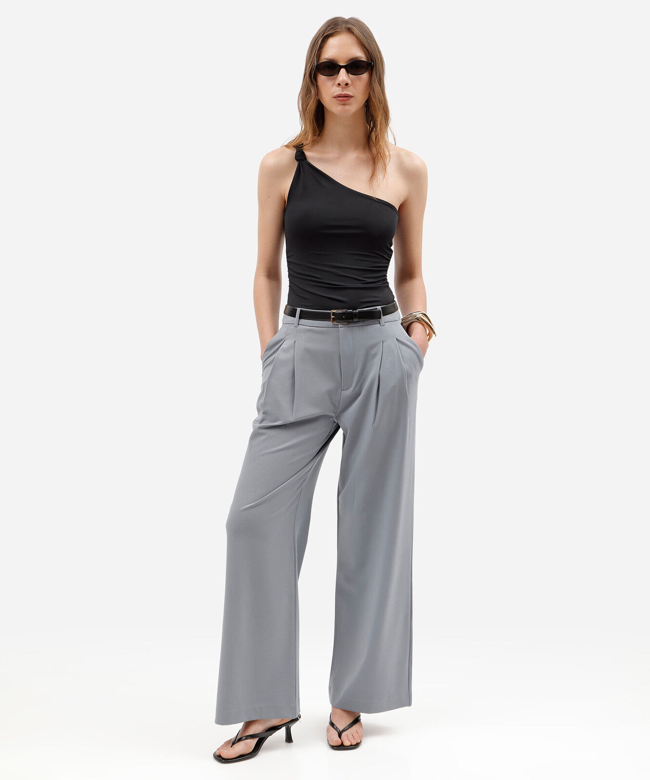 blusa ombro único feminina franzida com nó preta