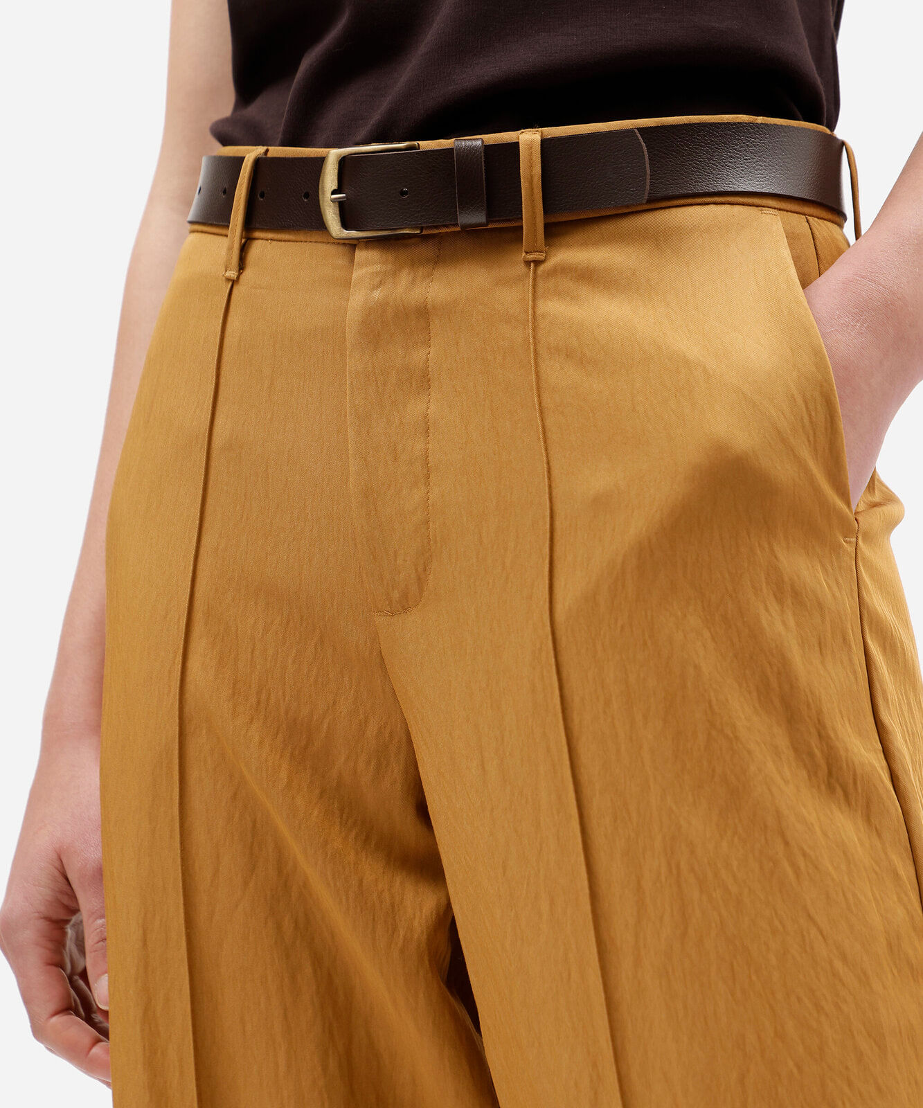 calça barrel de alfaiataria feminina com viscose e cinto amarela