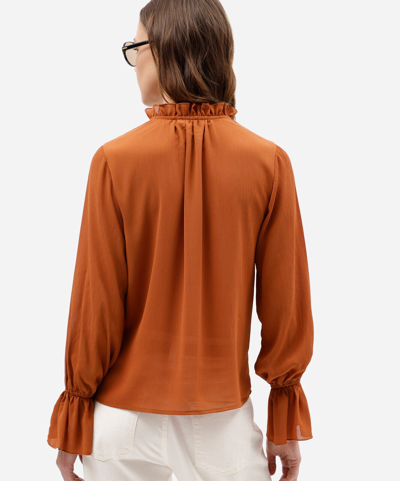bata feminina com babado texturizada marrom