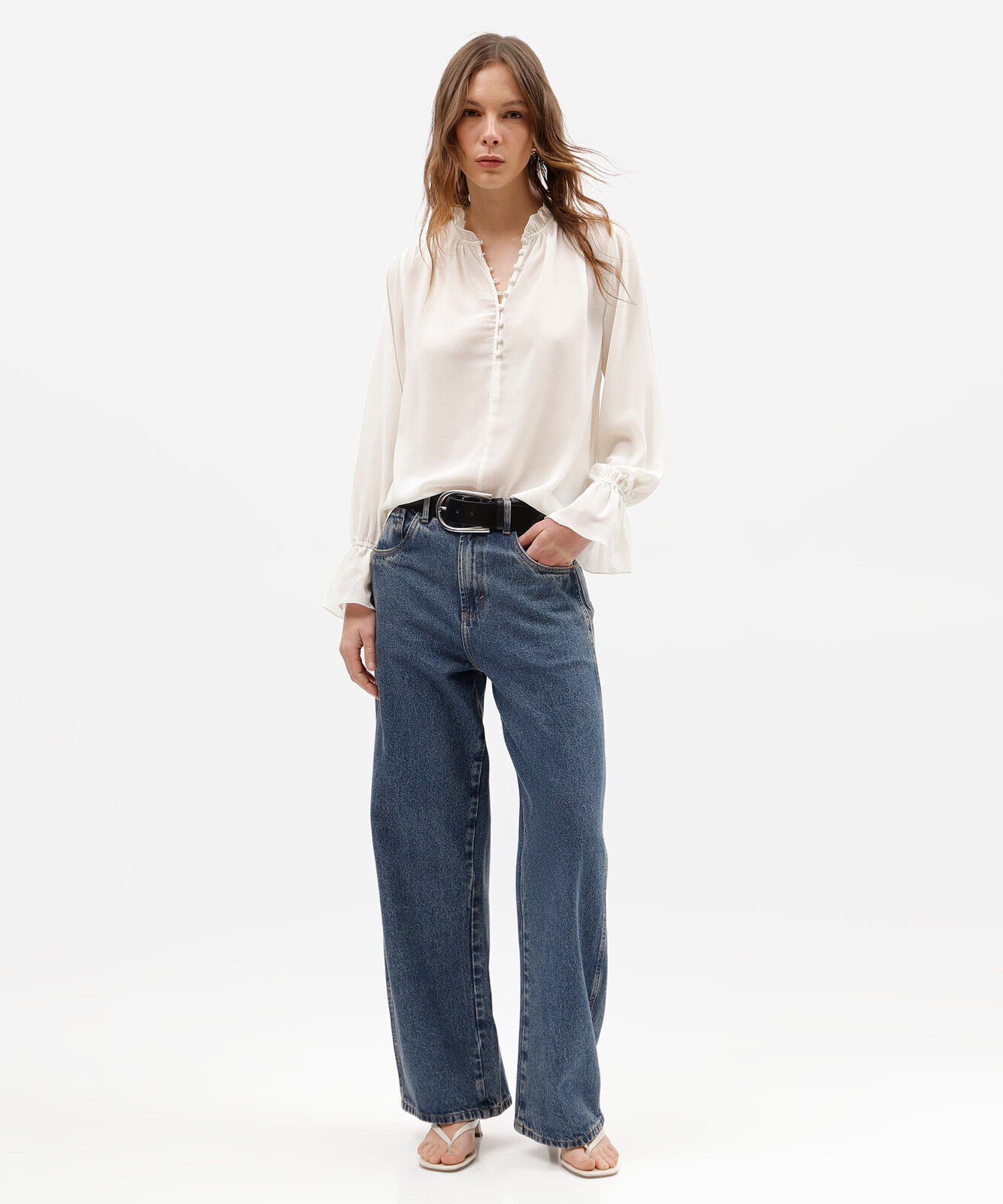 bata feminina com babado texturizada off white