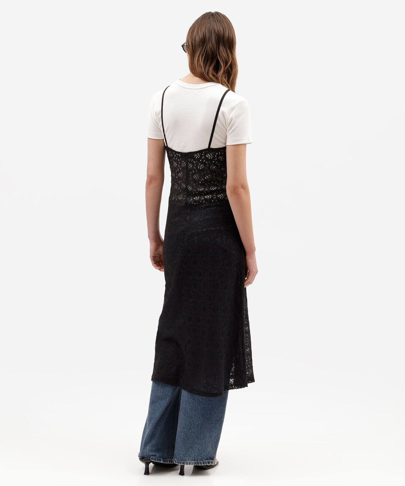 vestido midi feminino de renda decote v alça fina floral preto