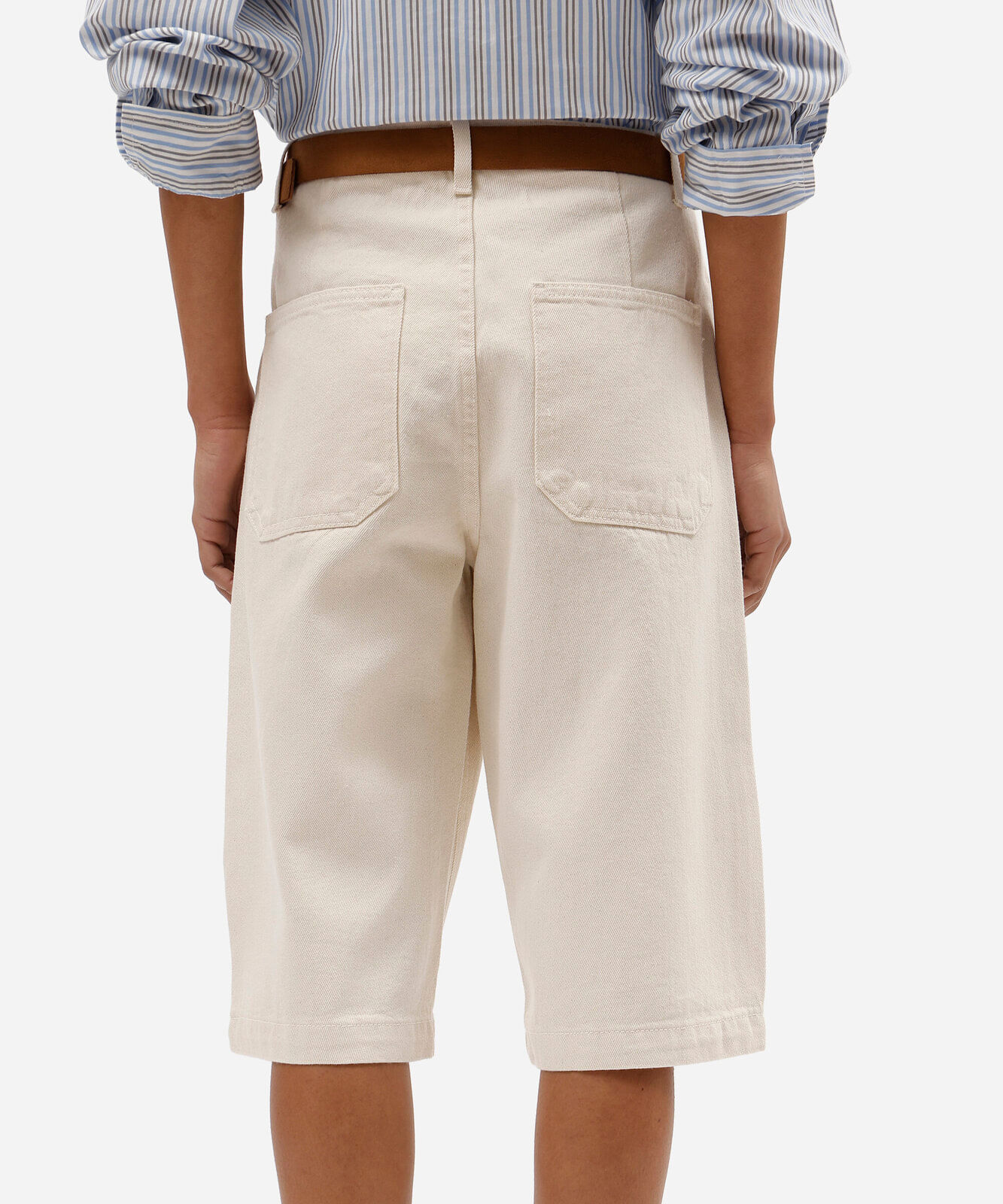 bermuda jorts feminina de sarja com cinto cintura alta bege
