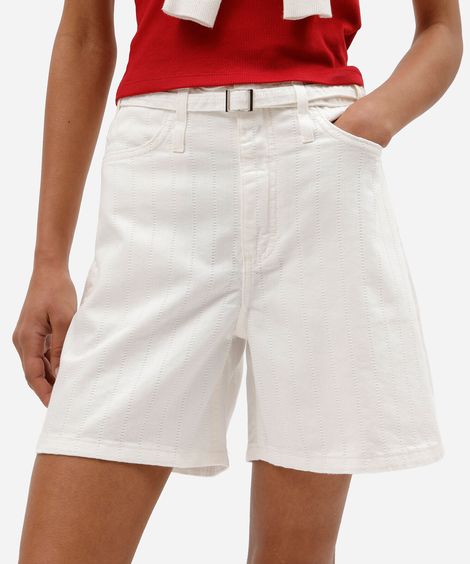 short feminino de sarja com cinto cintura alta texturizado off white