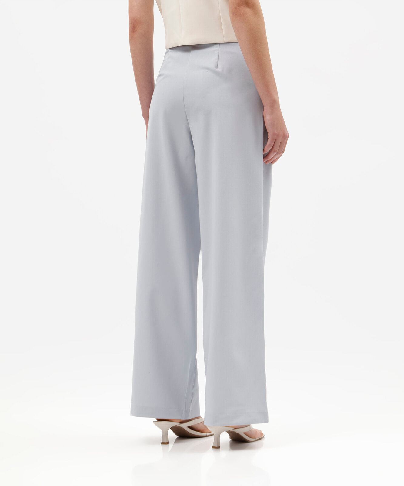 calça reta de alfaiataria feminina com viscose e pregas cintura alta azul