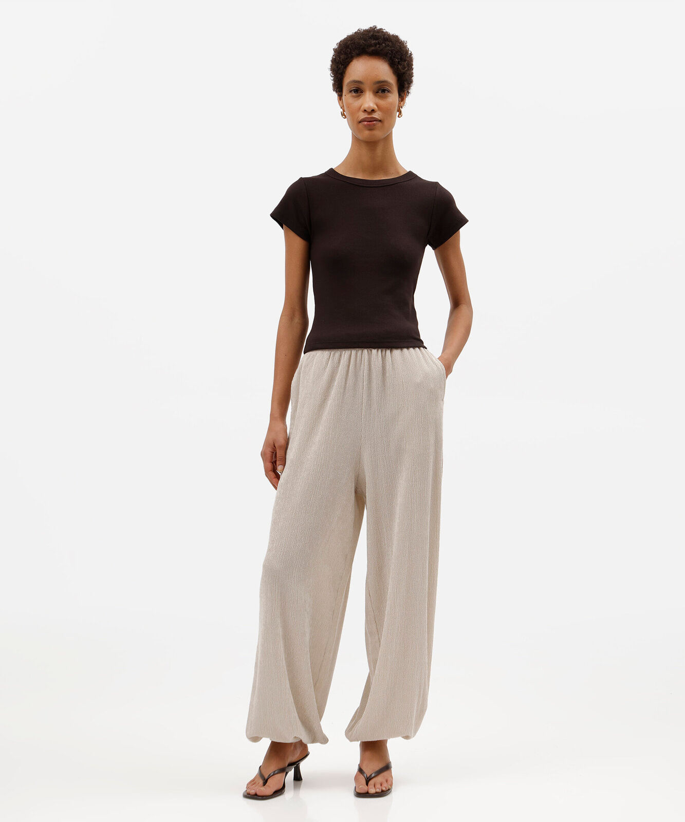 calça balloon feminina cós elástico texturizada cinza