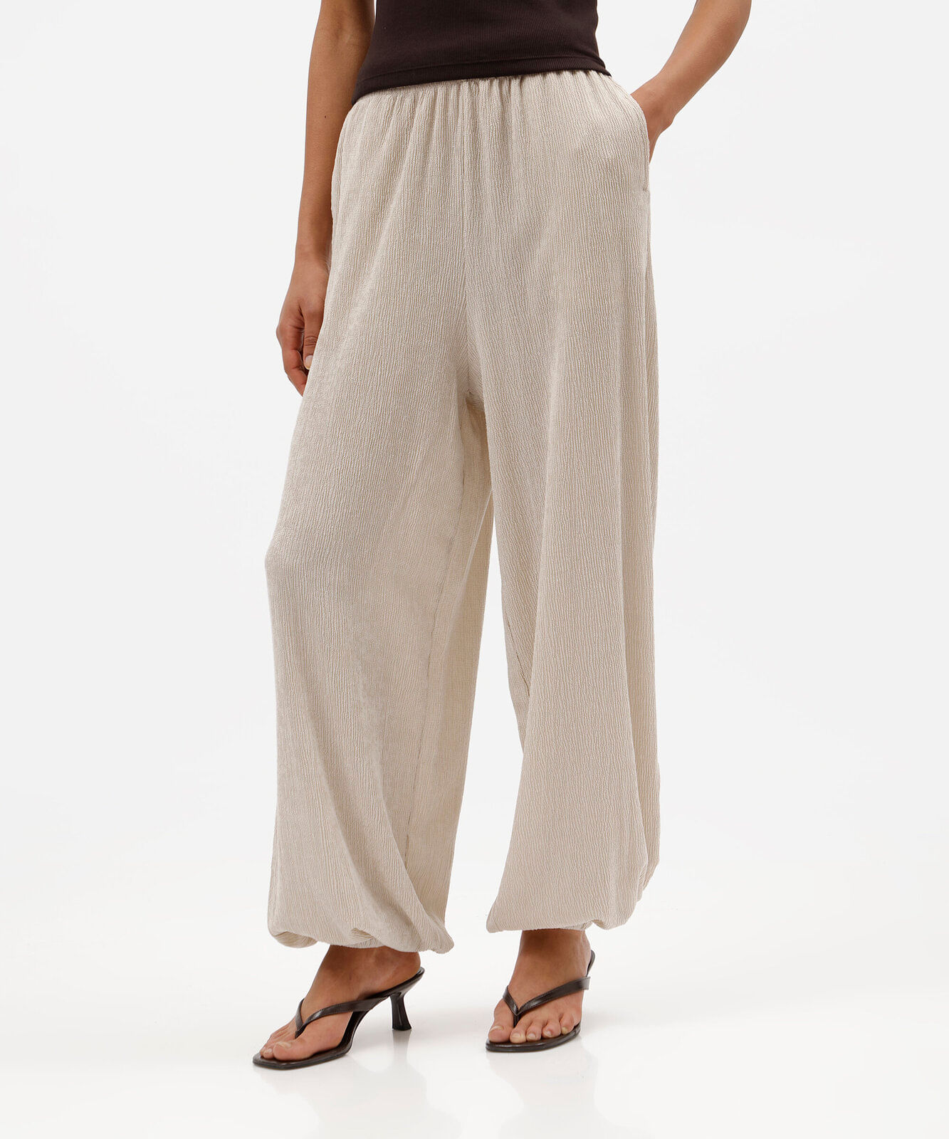 calça balloon feminina cós elástico texturizada cinza