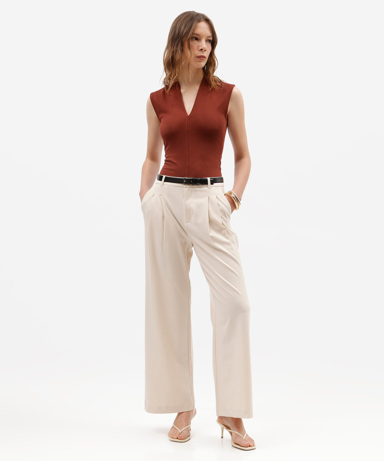 calça de alfaiataria wide leg feminina com pregas bege