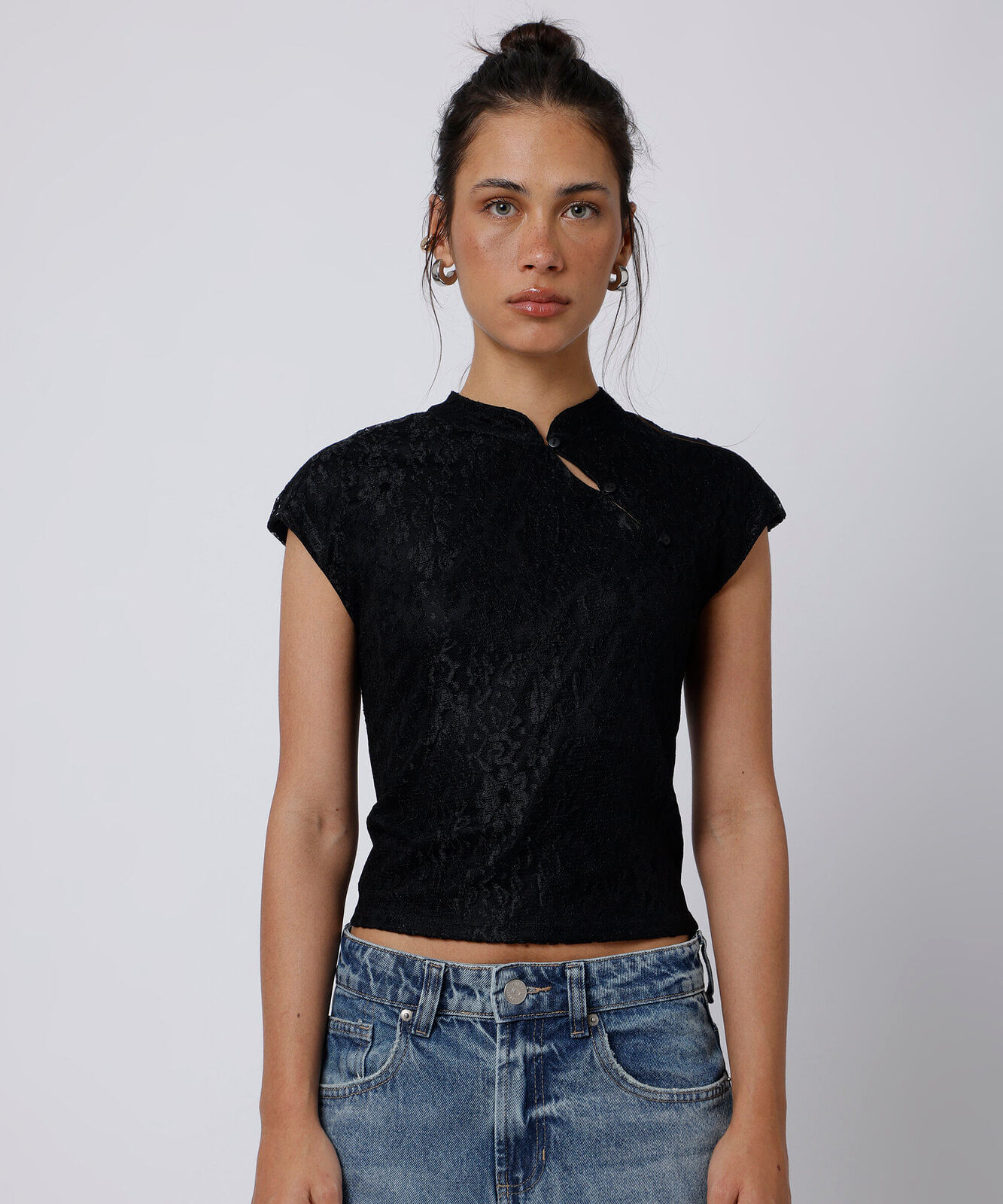 blusa feminina de renda manga curta gola mandarim mindset preta