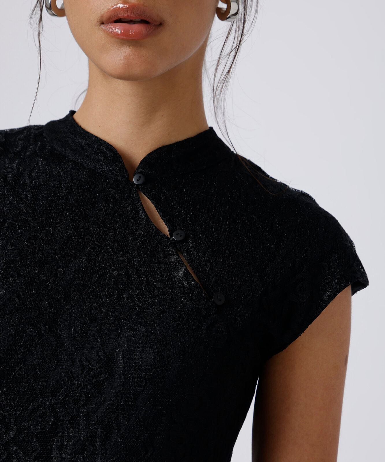 blusa feminina de renda manga curta gola mandarim mindset preta