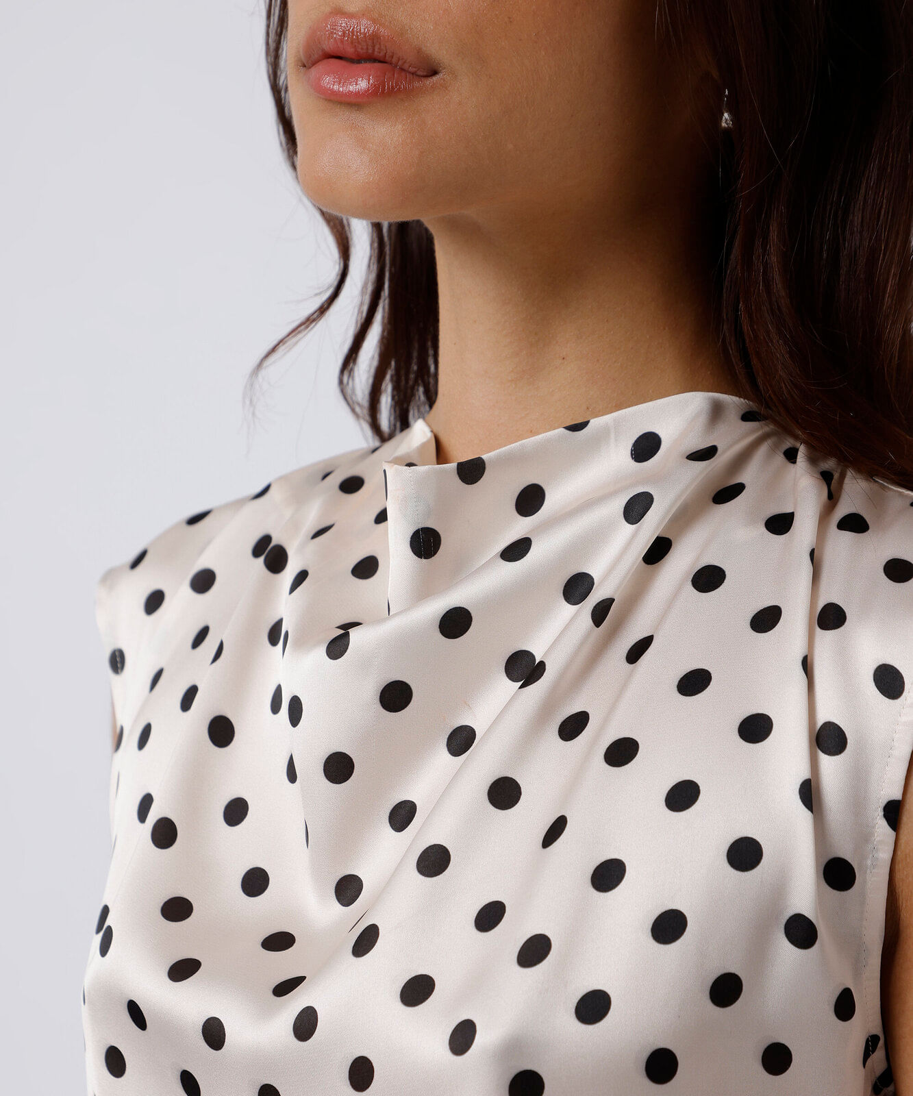 vestido curto feminino acetinado poá mindset off white
