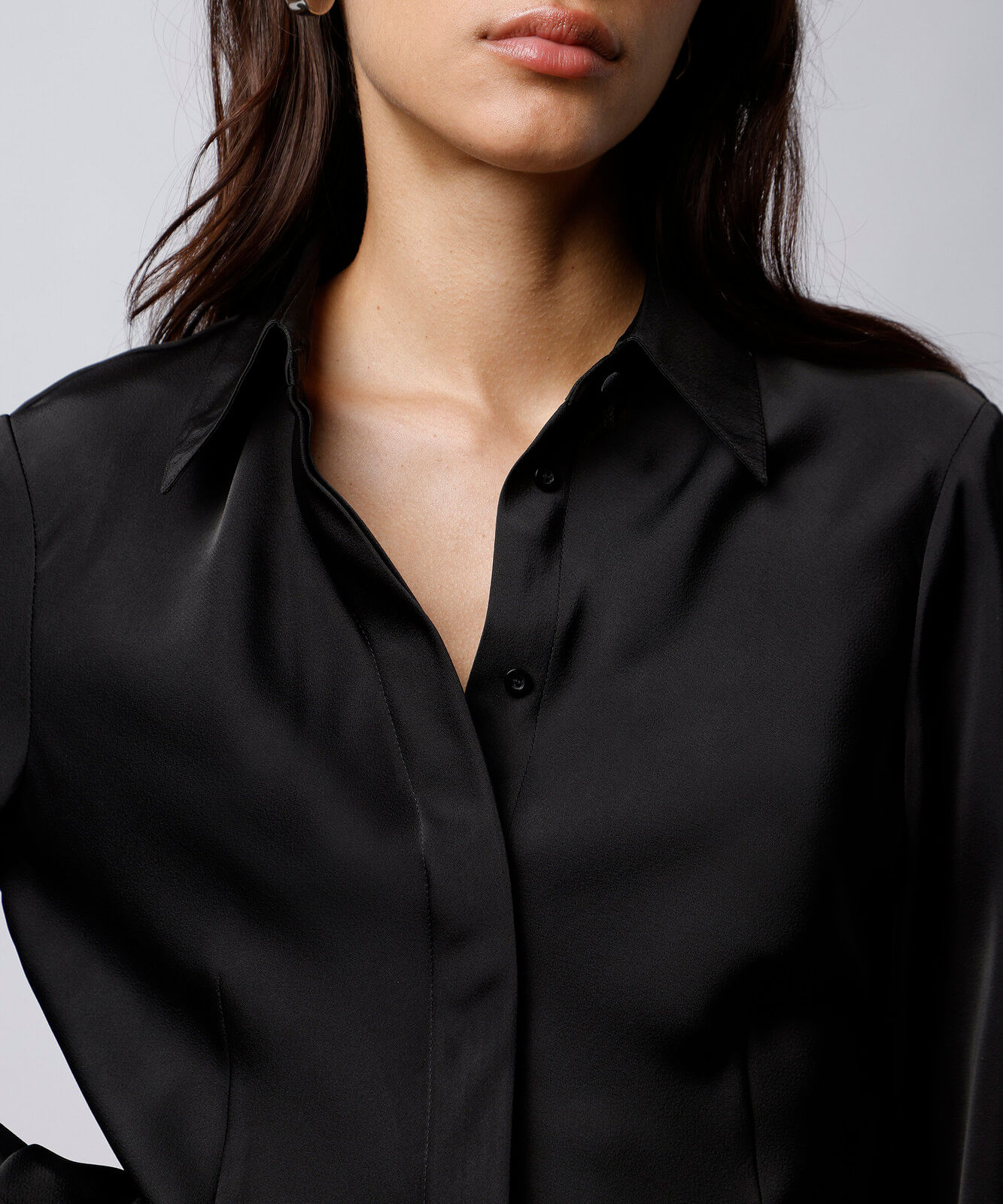 camisa feminina manga longa acetinada mindset preta