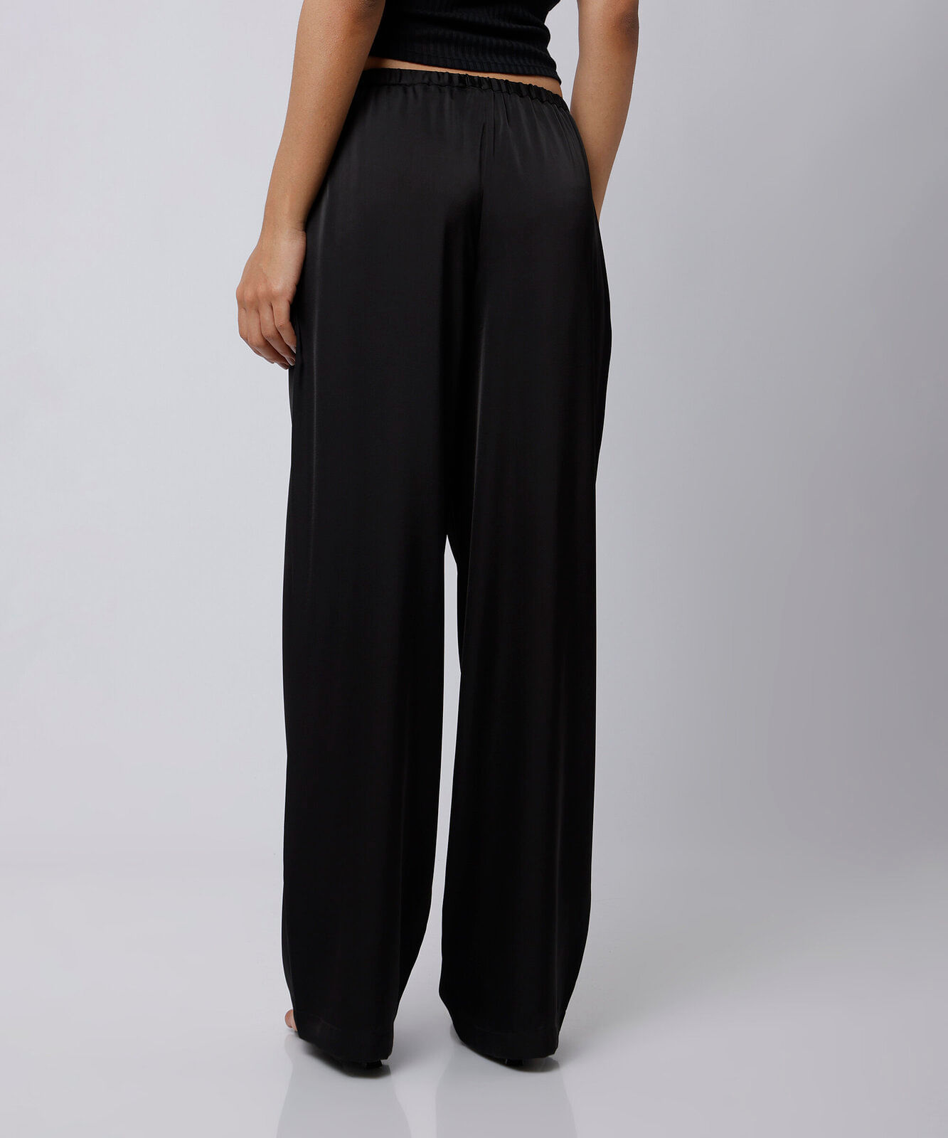 calça reta feminina cós elástico acetinada mindset preta