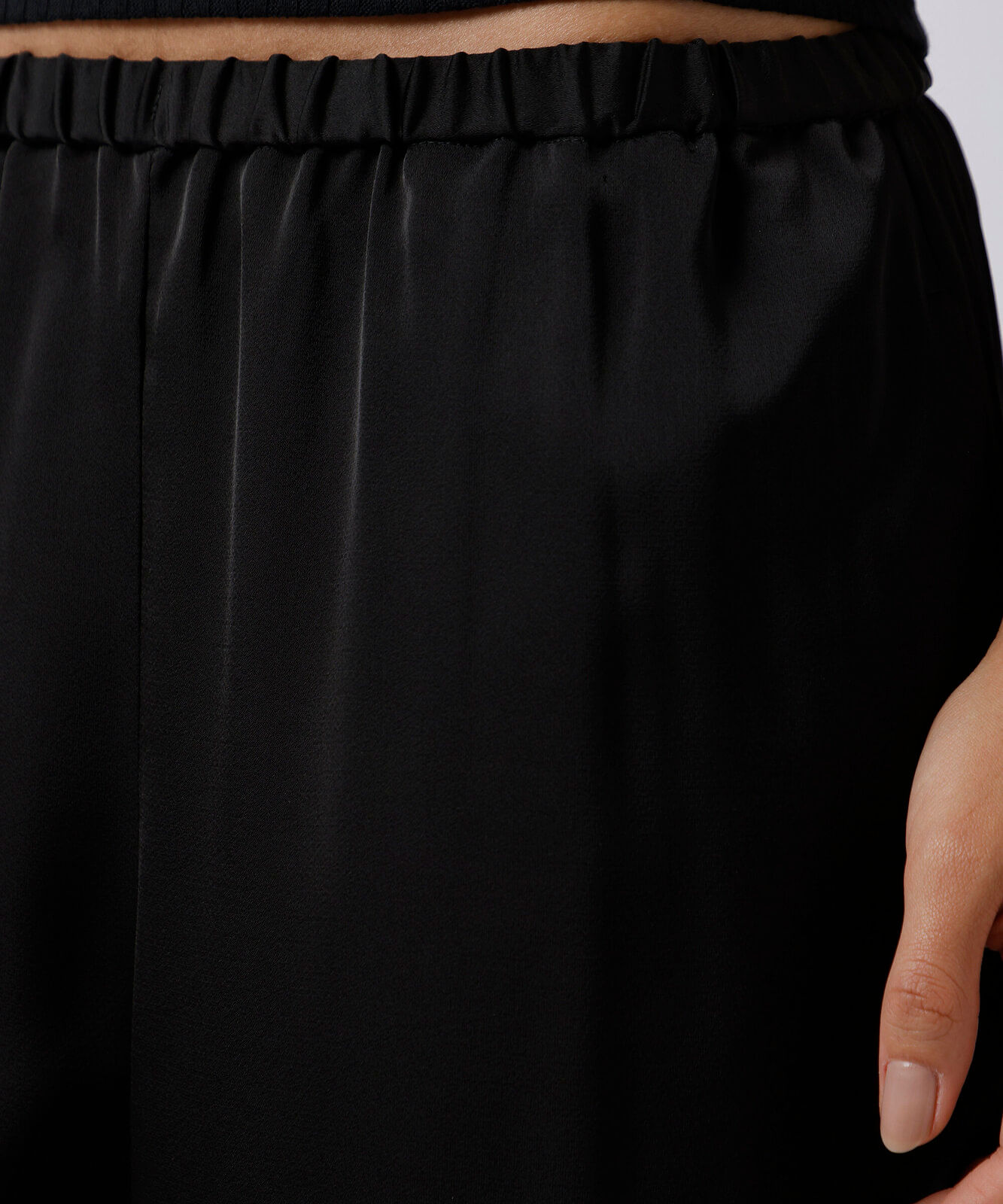 calça reta feminina cós elástico acetinada mindset preta