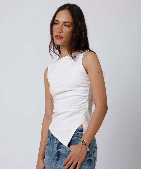 blusa feminina com viscose e fenda franzida mindset off white