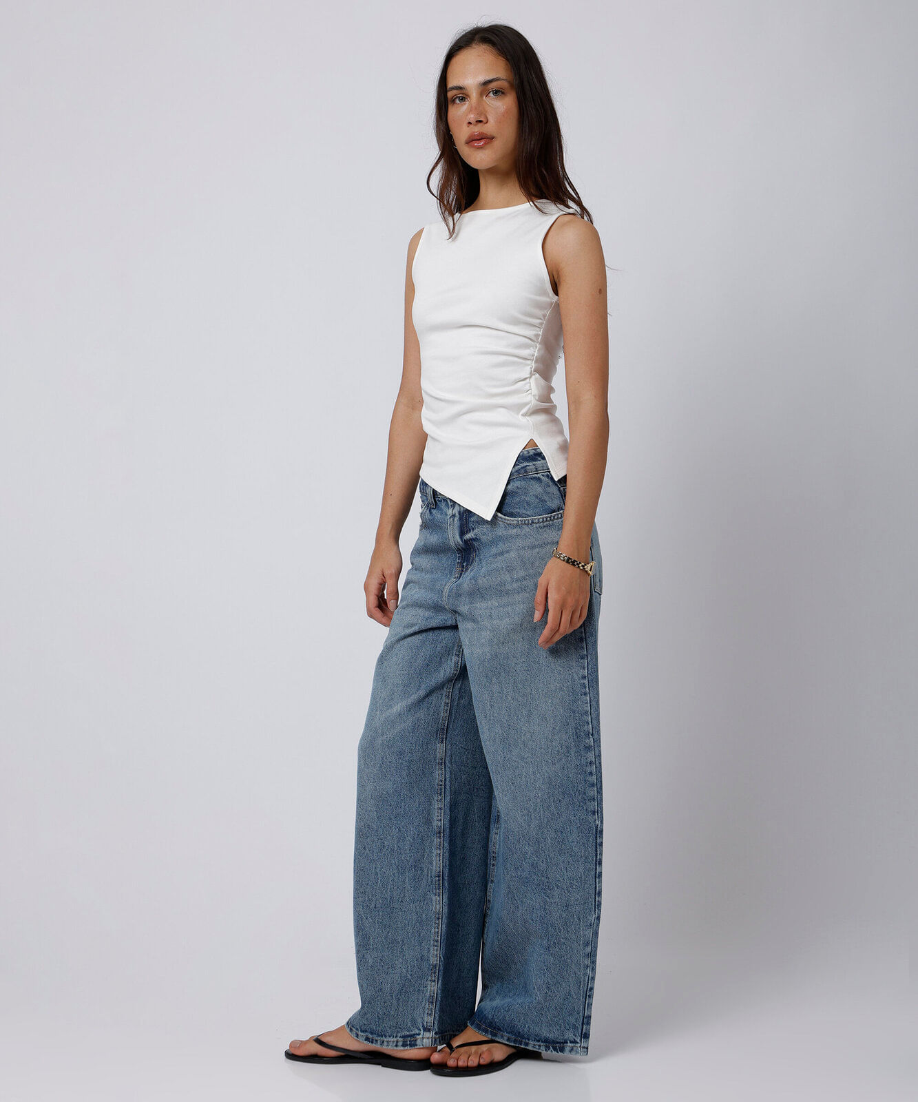 blusa feminina com viscose e fenda franzida mindset off white