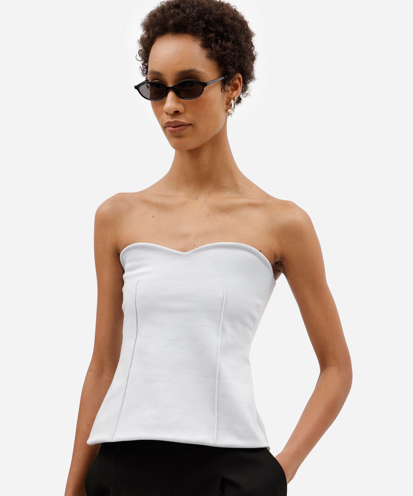 top feminino estruturado estilo corset sem alças com decote coração azul