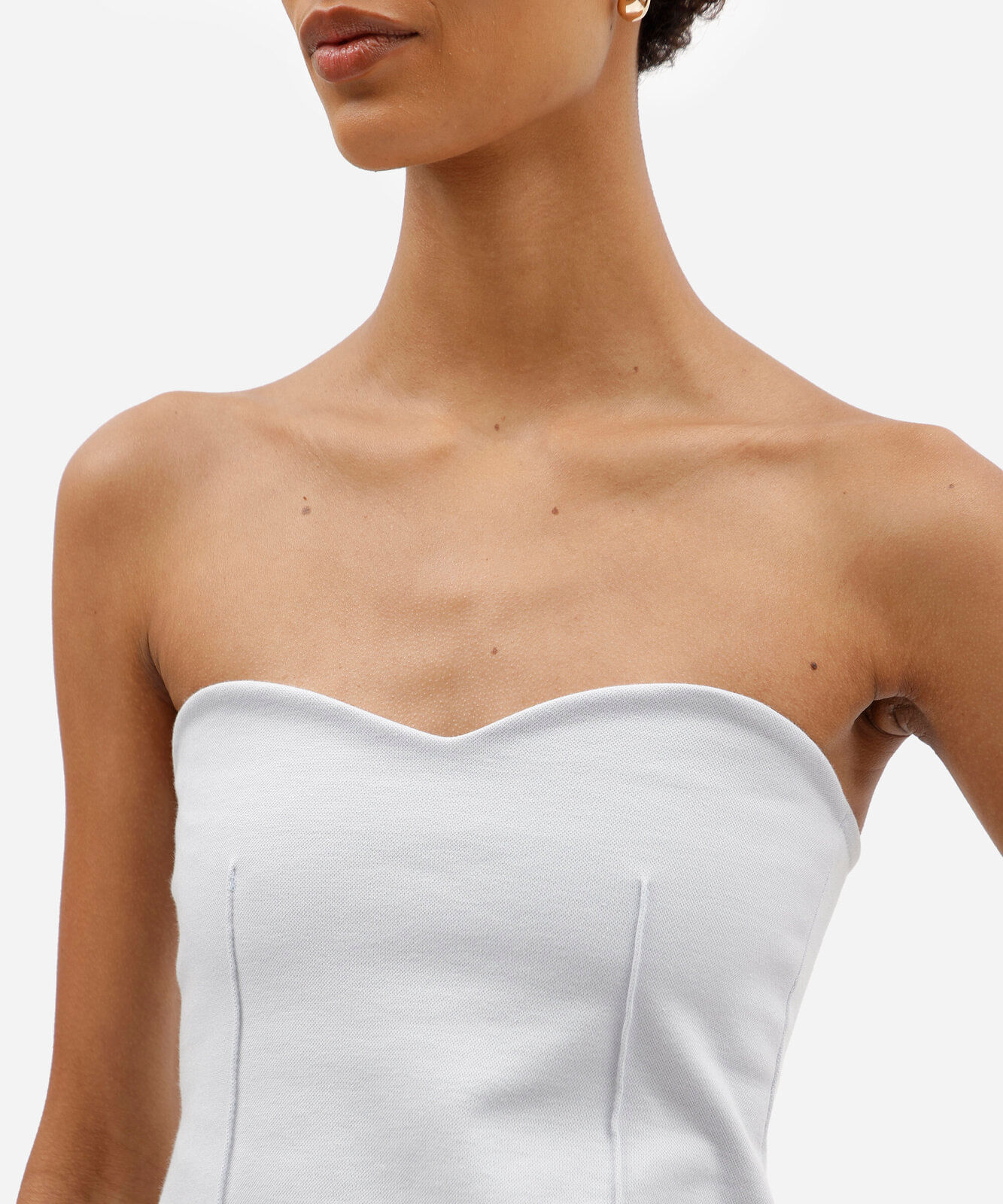 top feminino estruturado estilo corset sem alças com decote coração azul