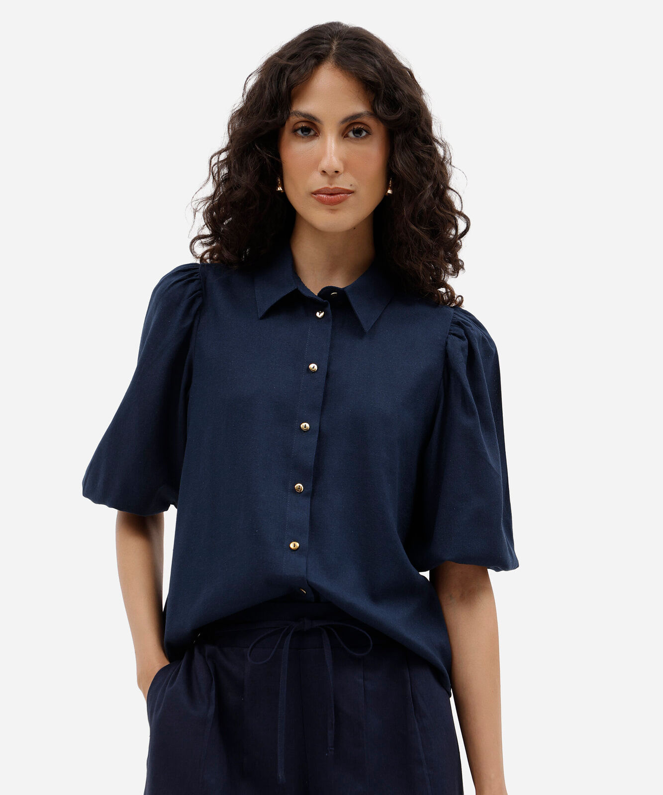 camisa feminina com linho manga bufante azul