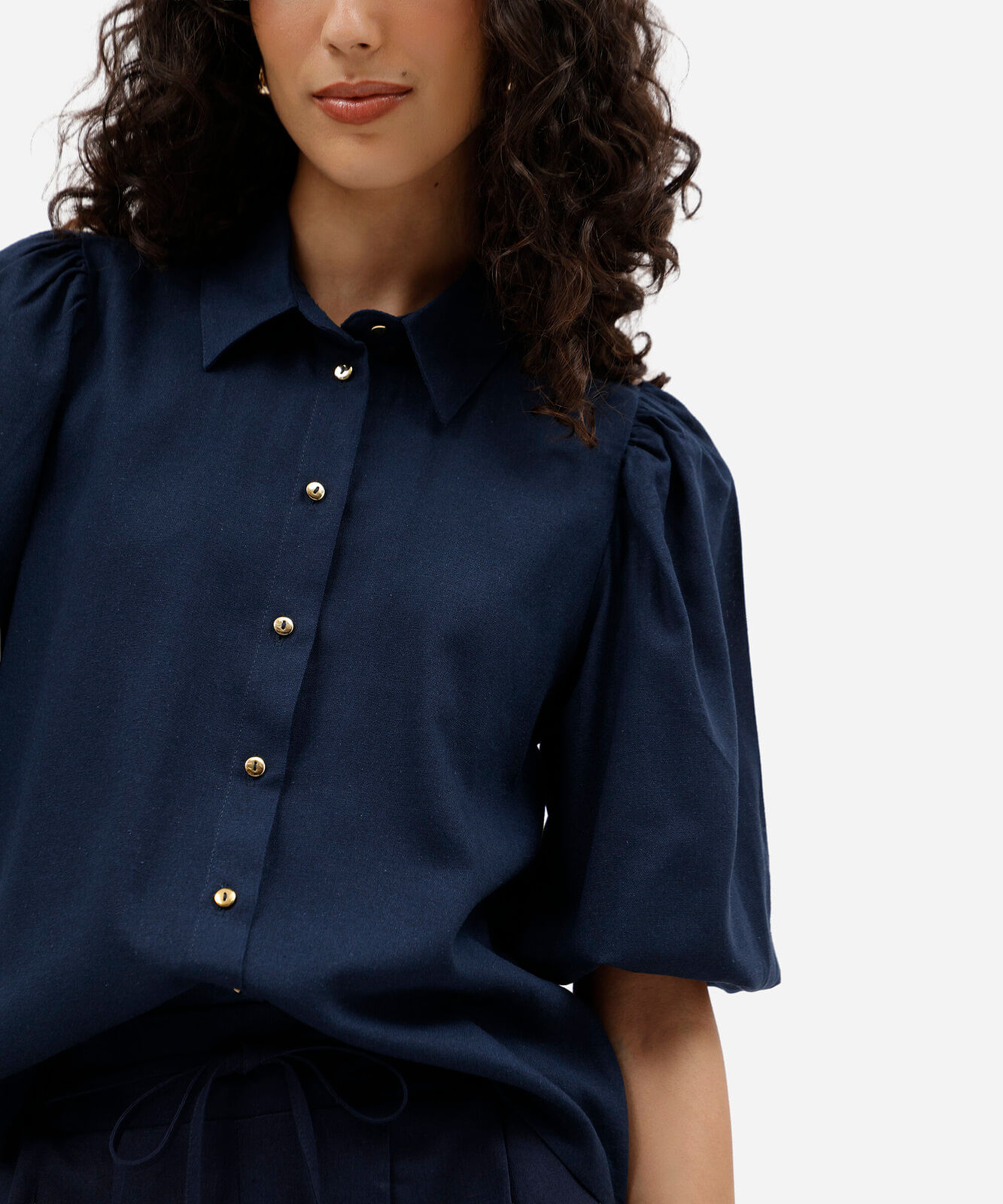 camisa feminina com linho manga bufante azul
