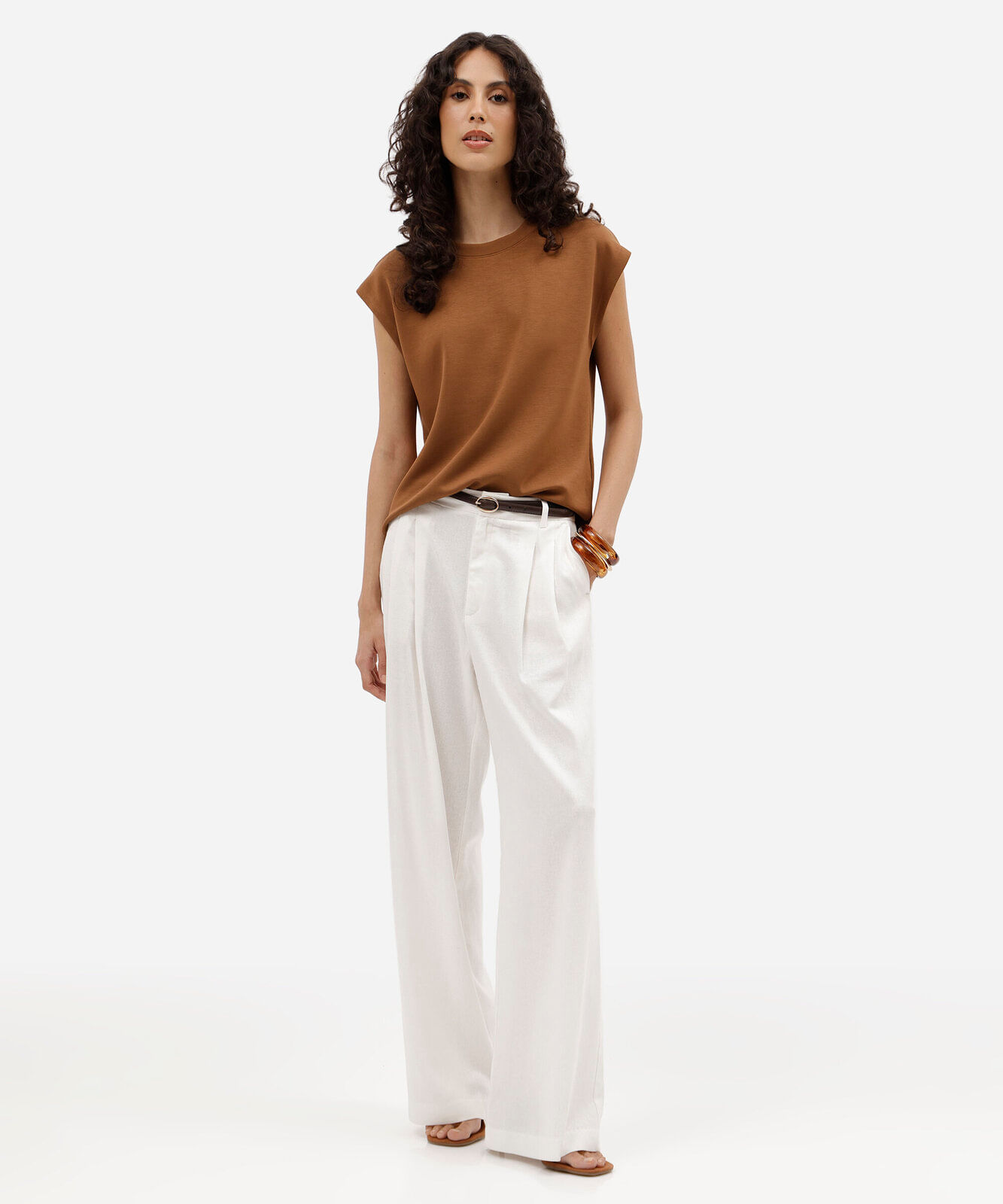 blusa muscle tee feminina com viscose decote redondo marrom