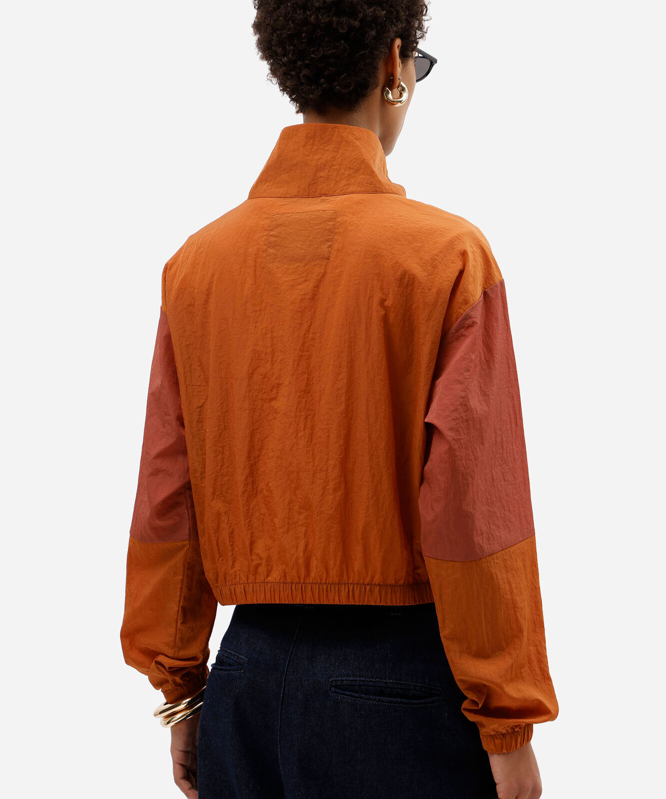 jaqueta anorak feminina de poliamida gola funnel neck com recortes laranja