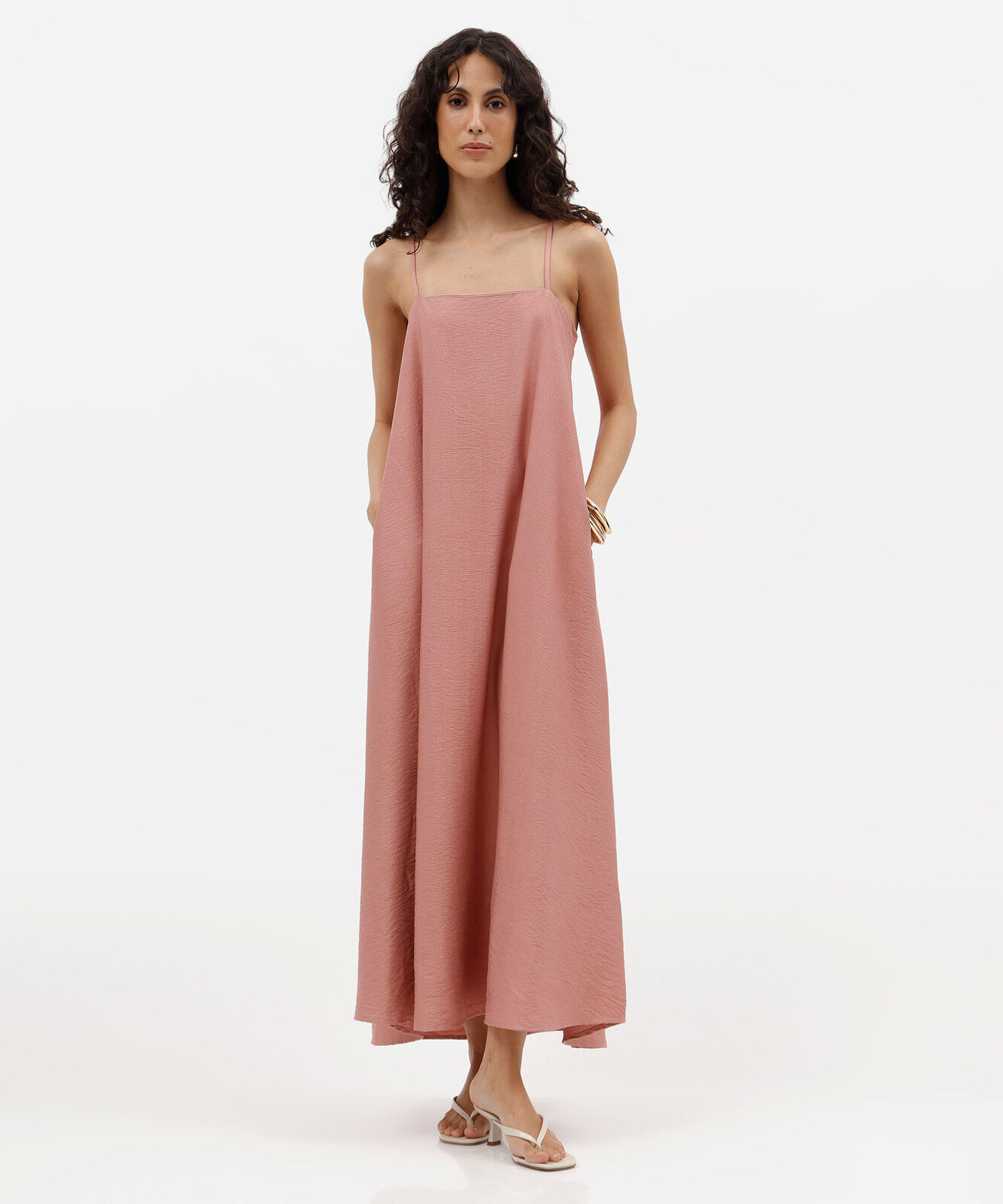 vestido longo alça fina feminino com bolsos texturizado rosa