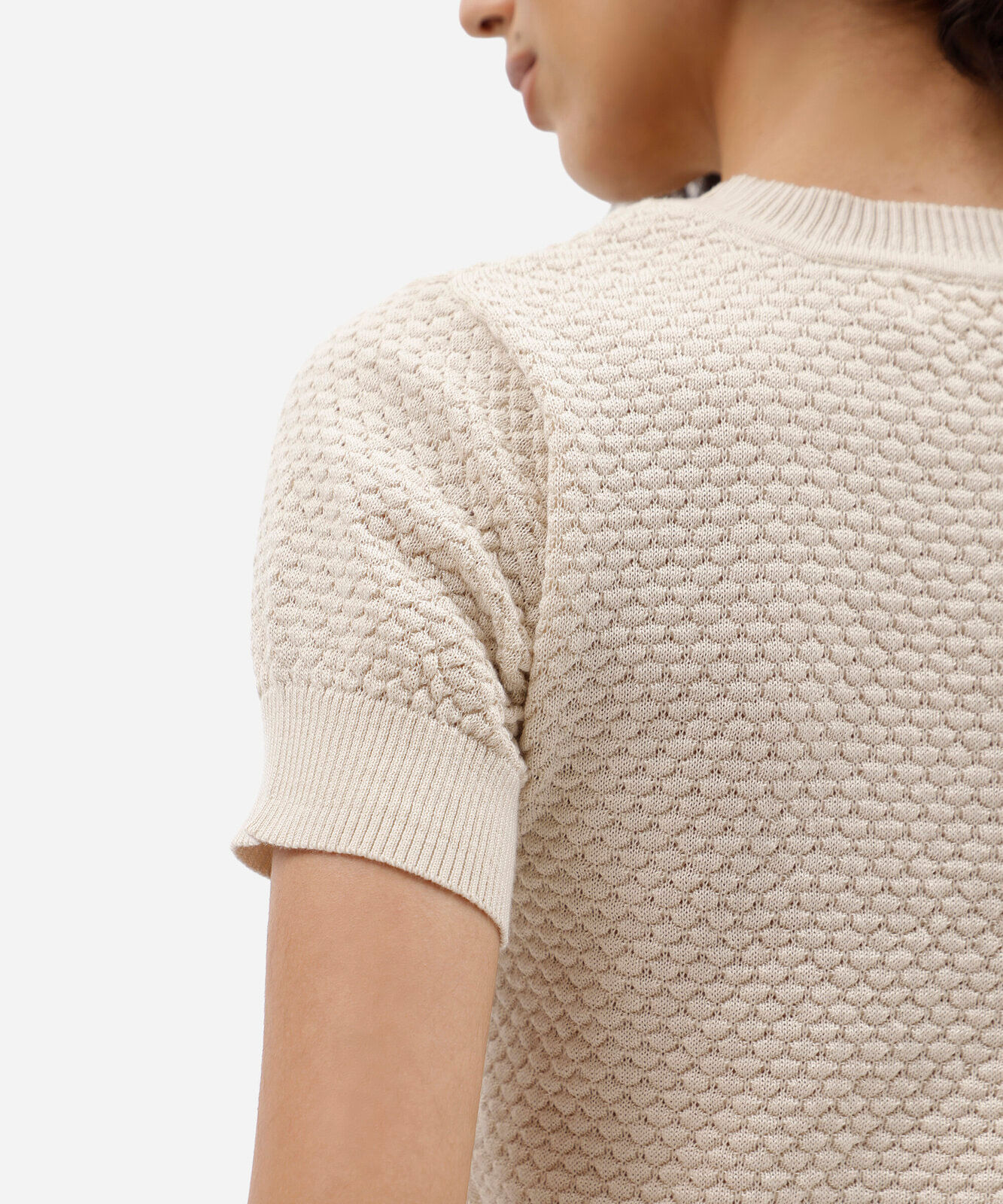 blusa feminina de tricot manga curta texturizada bege