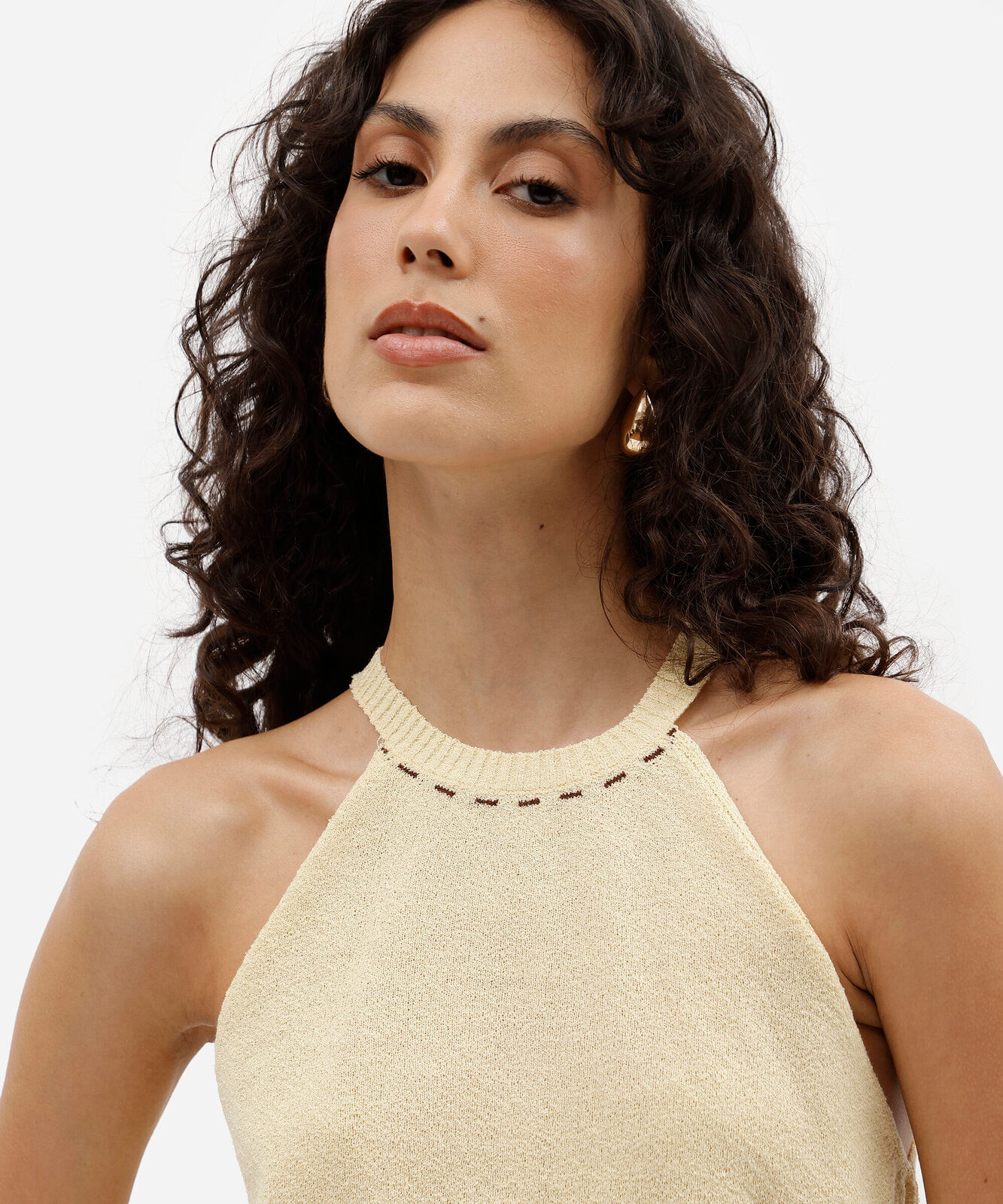 blusa feminina de tricot halterneck texturizada amarela